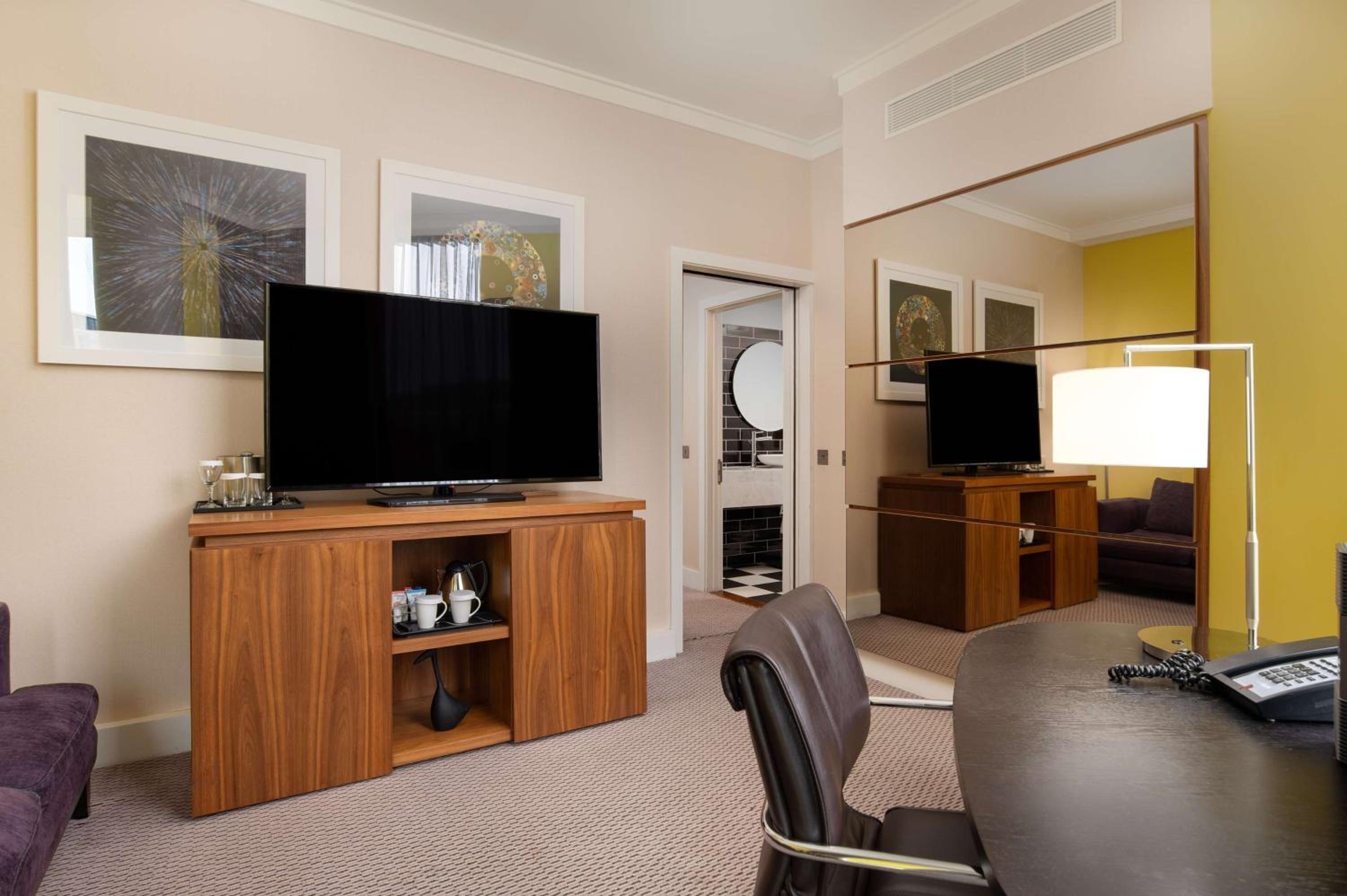 Corner King Suite