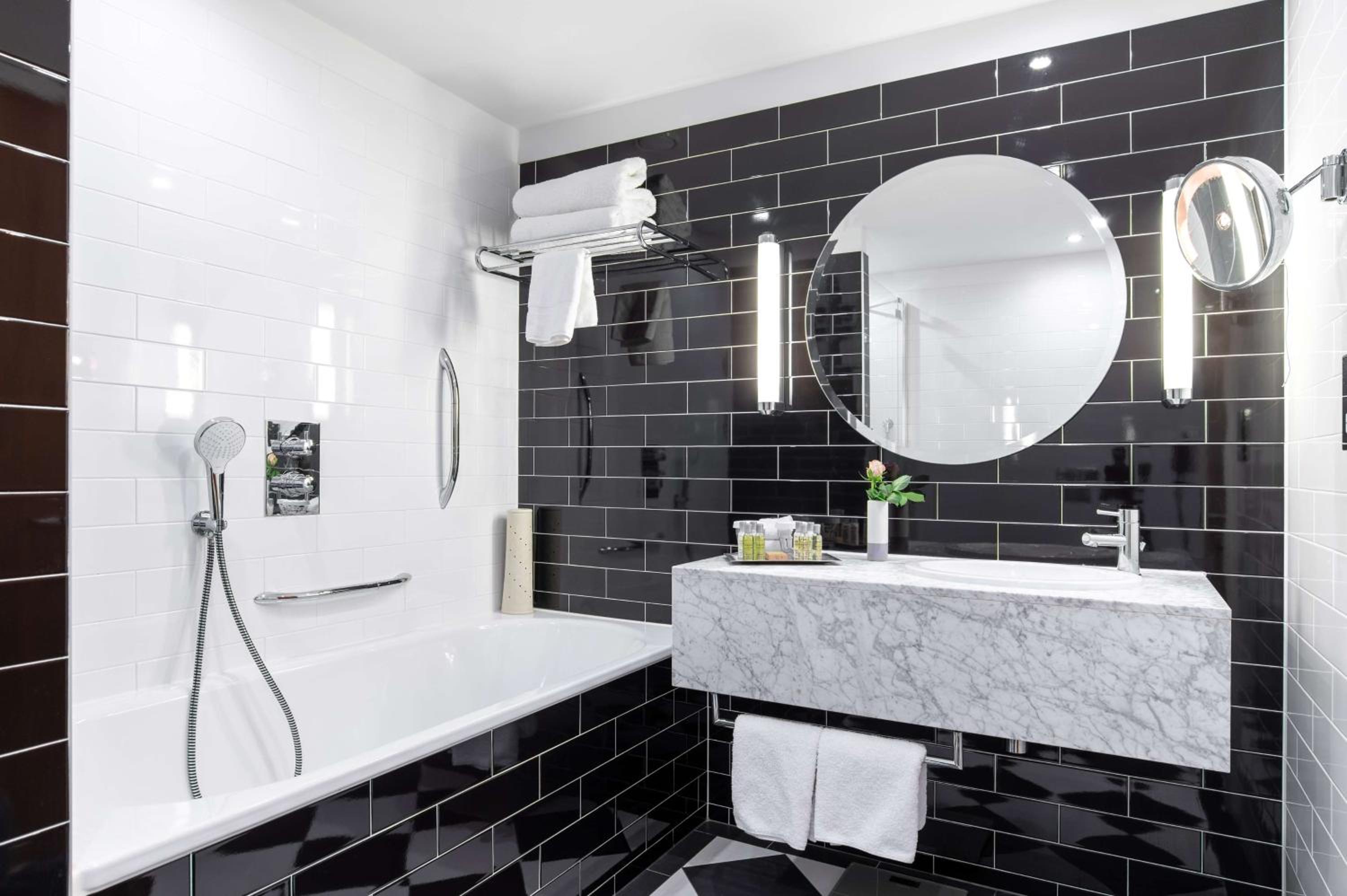 One-Bedroom King Suite