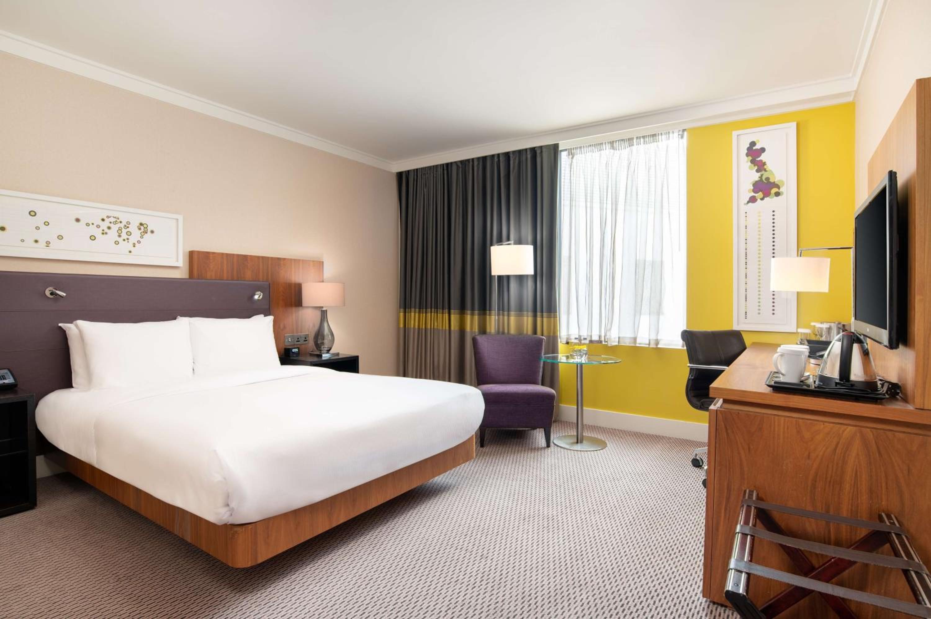 Queen Room - Accessible
