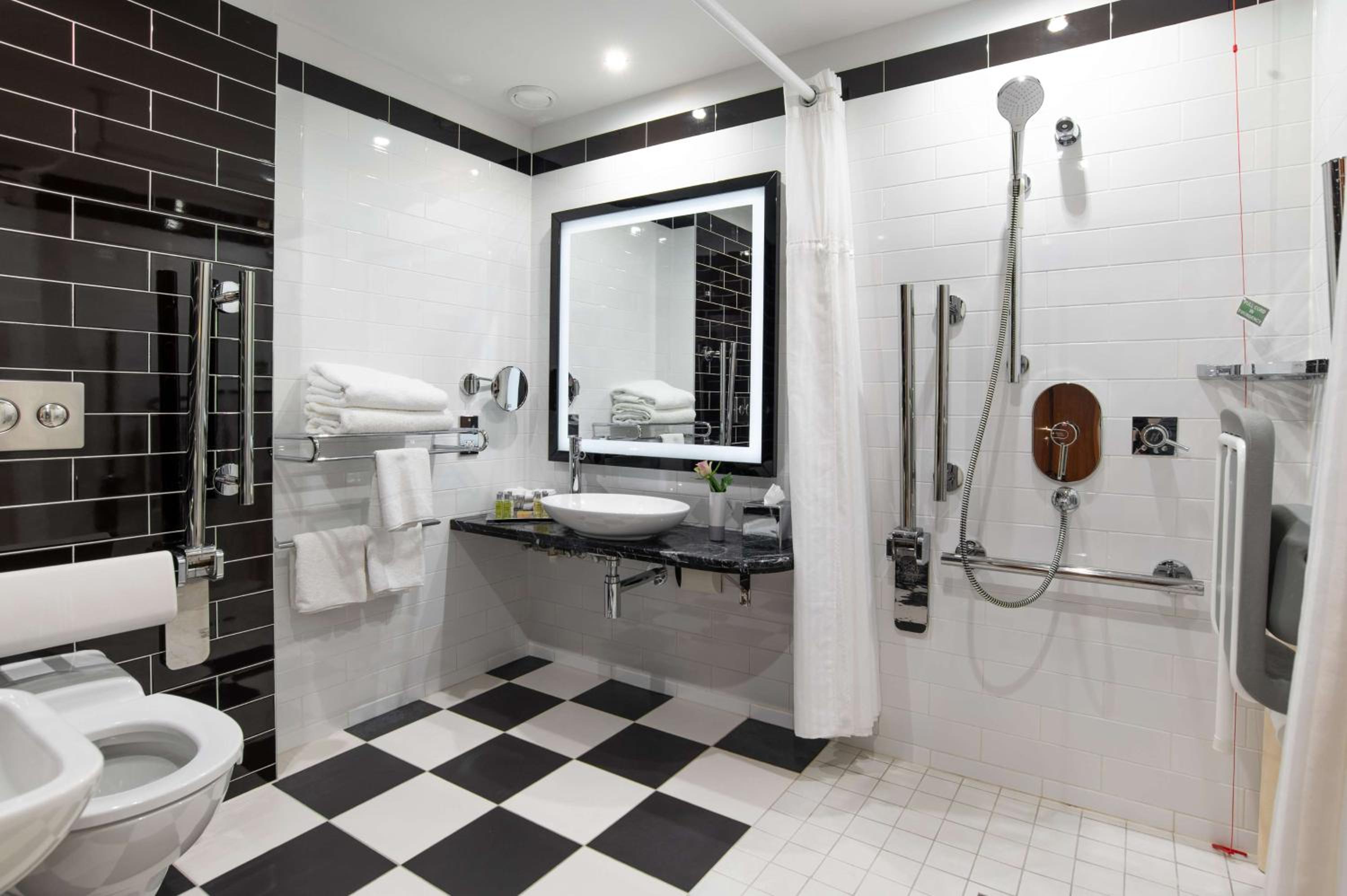 Queen Room - Accessible