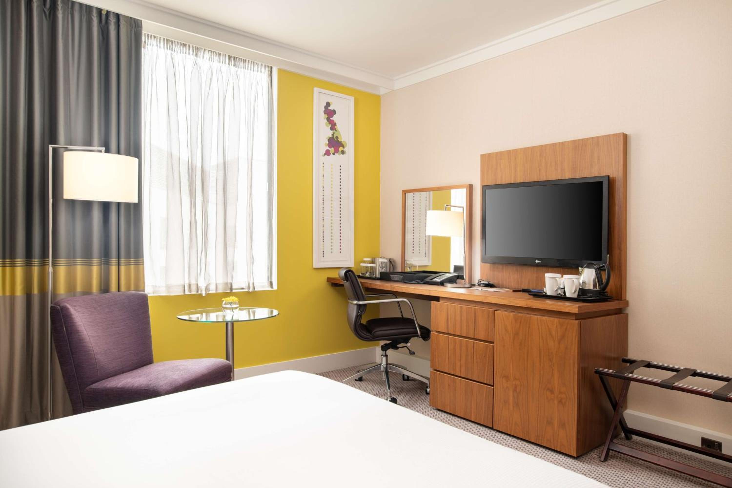 Queen Room - Accessible