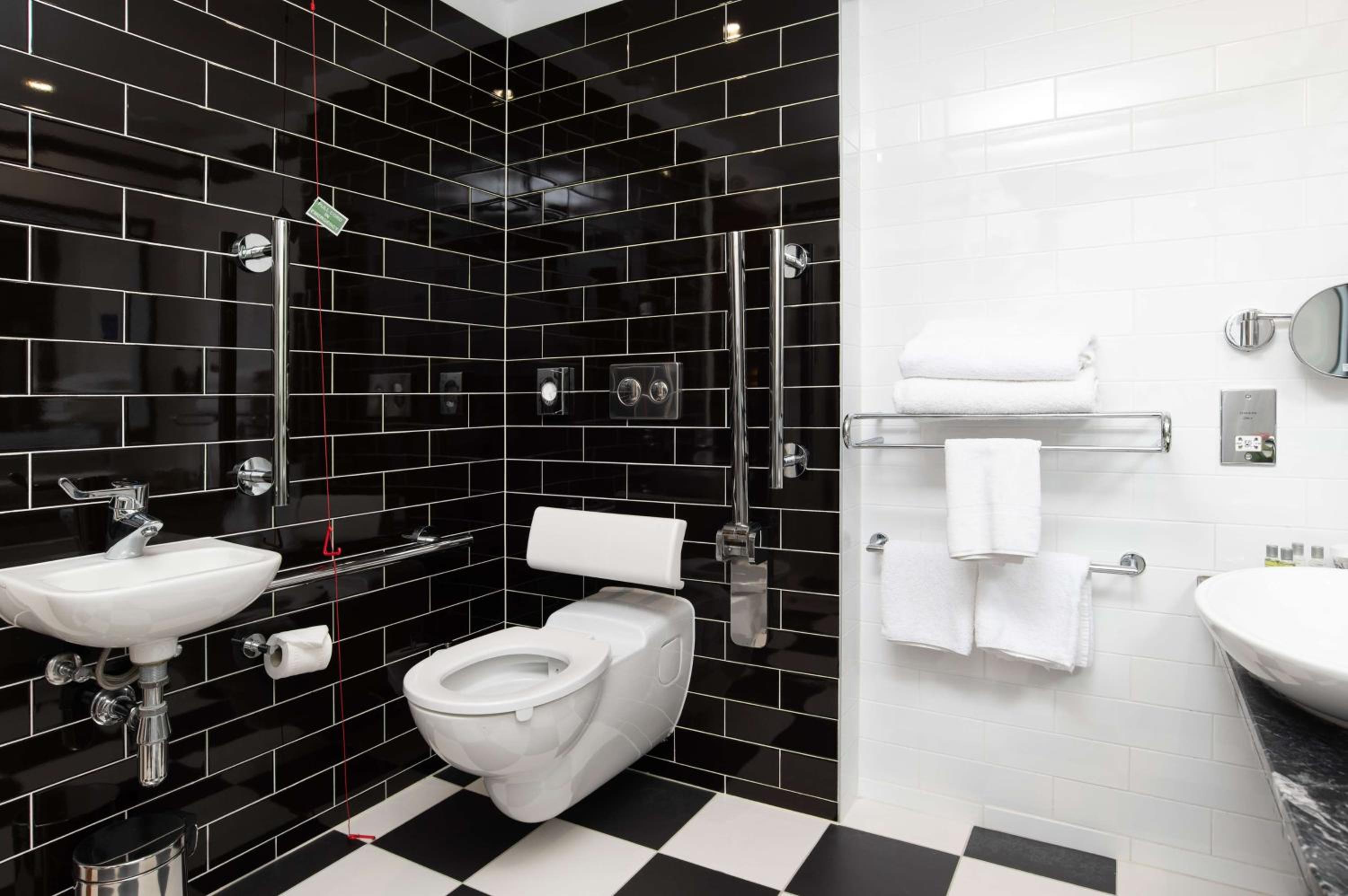 Queen Room - Accessible