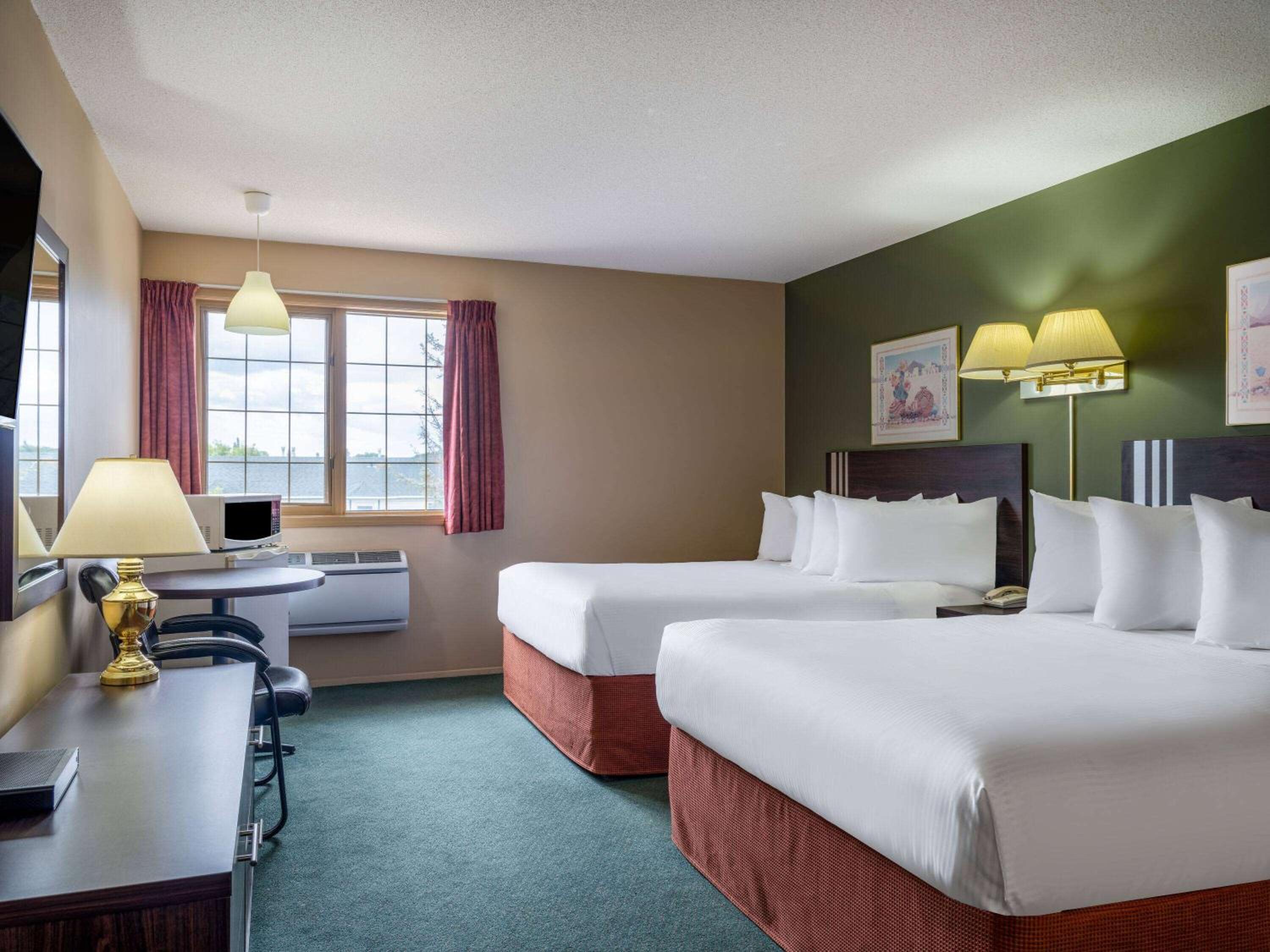 Queen Room with Two Queen Beds - Non-Smoking photo 1