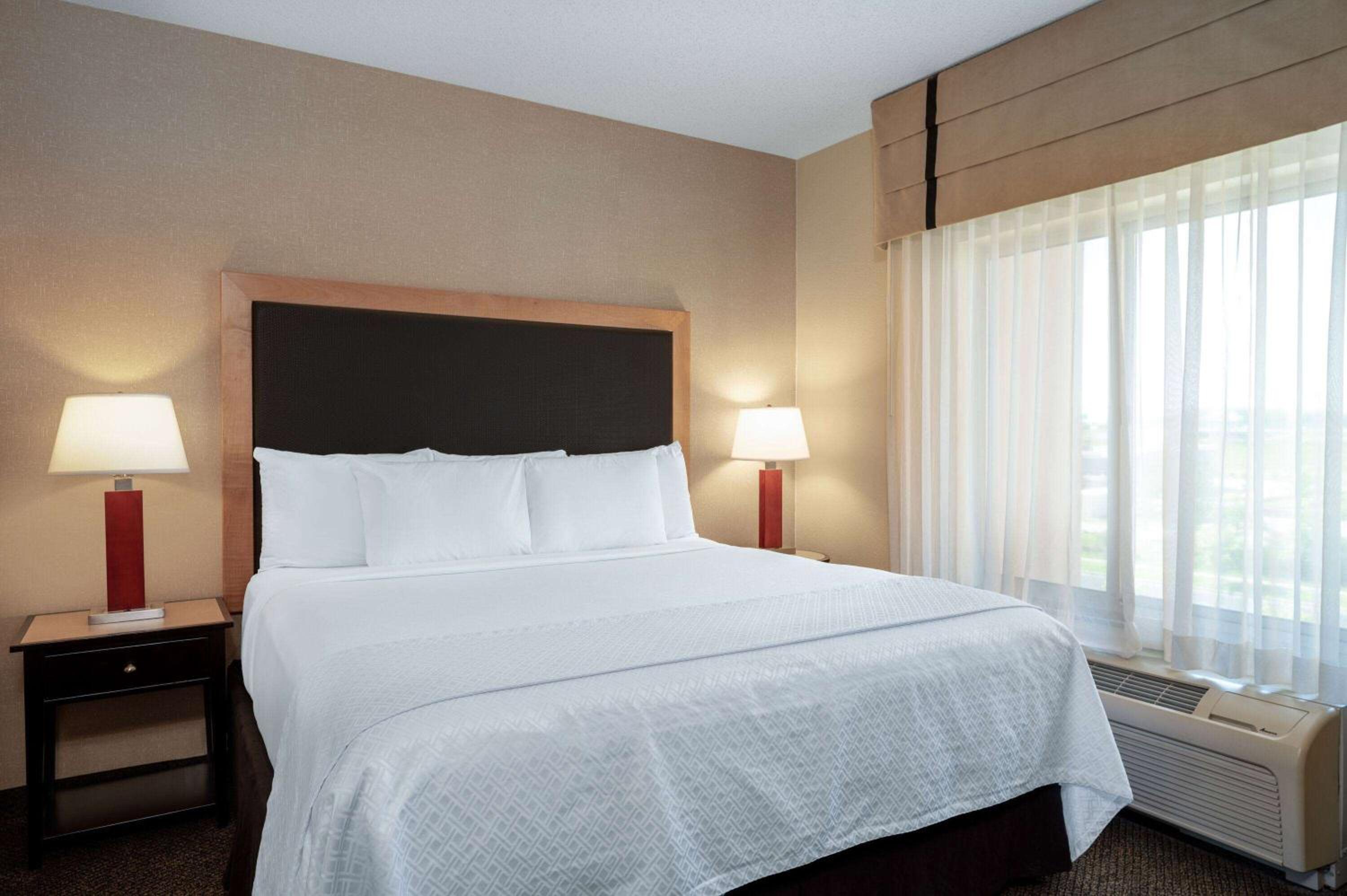 2 King Beds, One-Bedroom, Suite, Non-Smoking - Photo 1