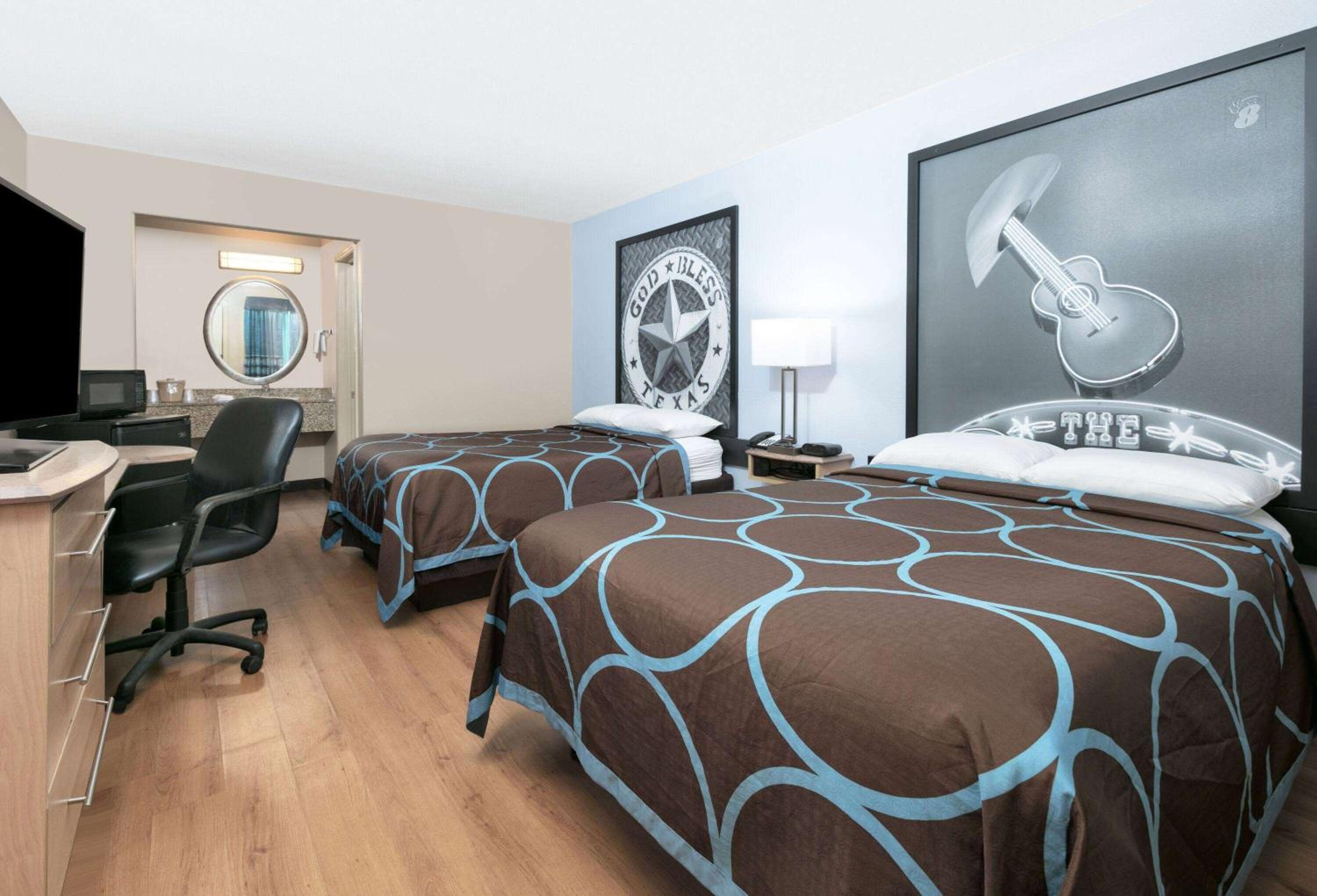 Double Room with Two Double Beds - Smoking - Photo 1