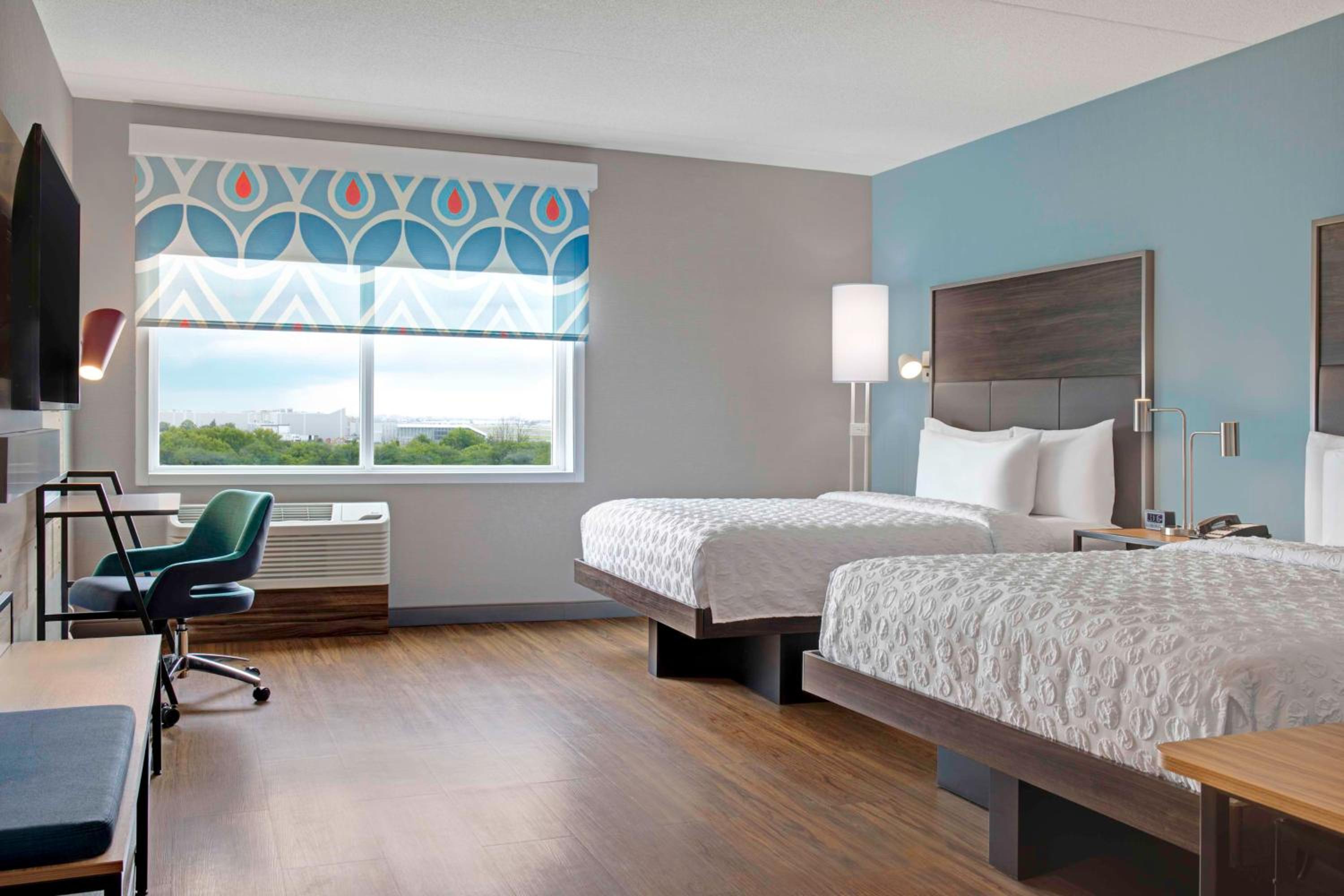 Queen Room with Two Queen Beds and Walk-In Shower thumbnail 6