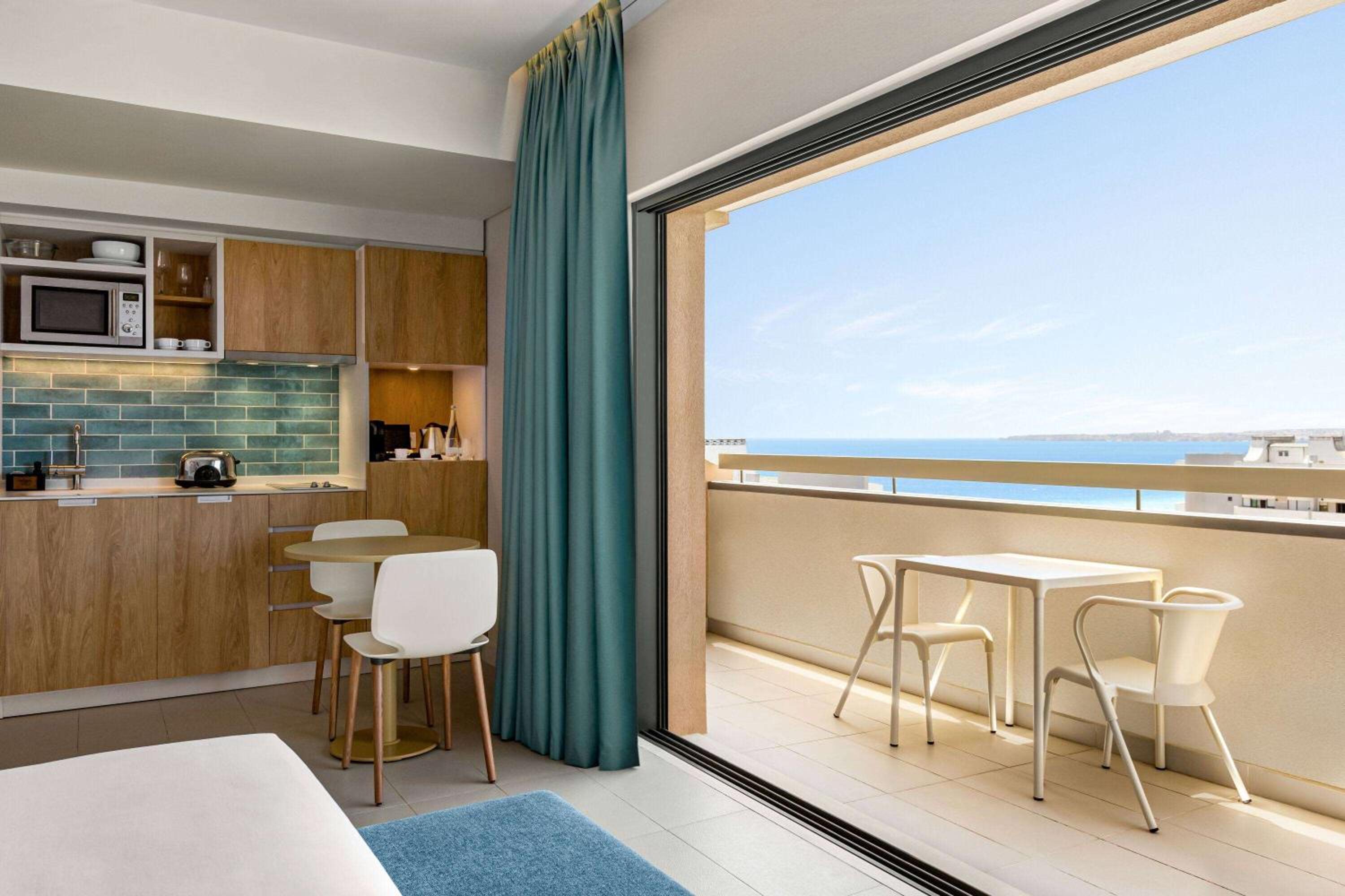 Studio with Lateral Sea View