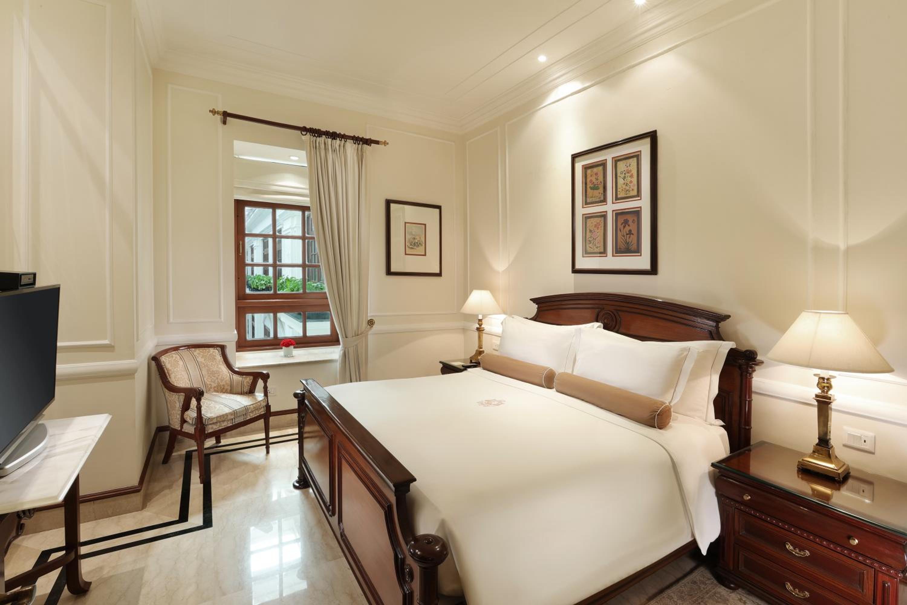 Heritage Suite with Round Trip Airport Transfer and INR 5000 Property credit