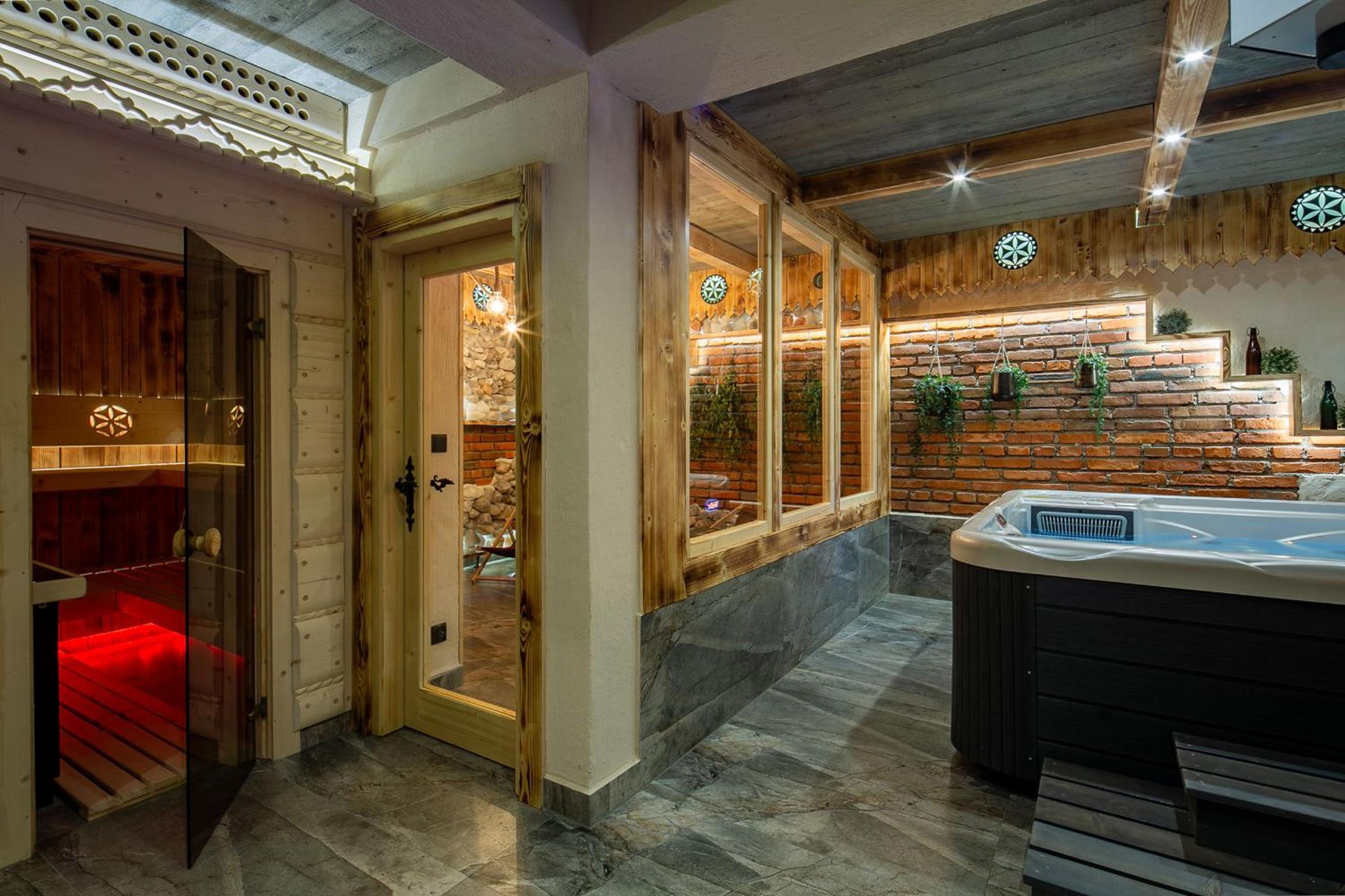Double Room with Balcony - Photo 7