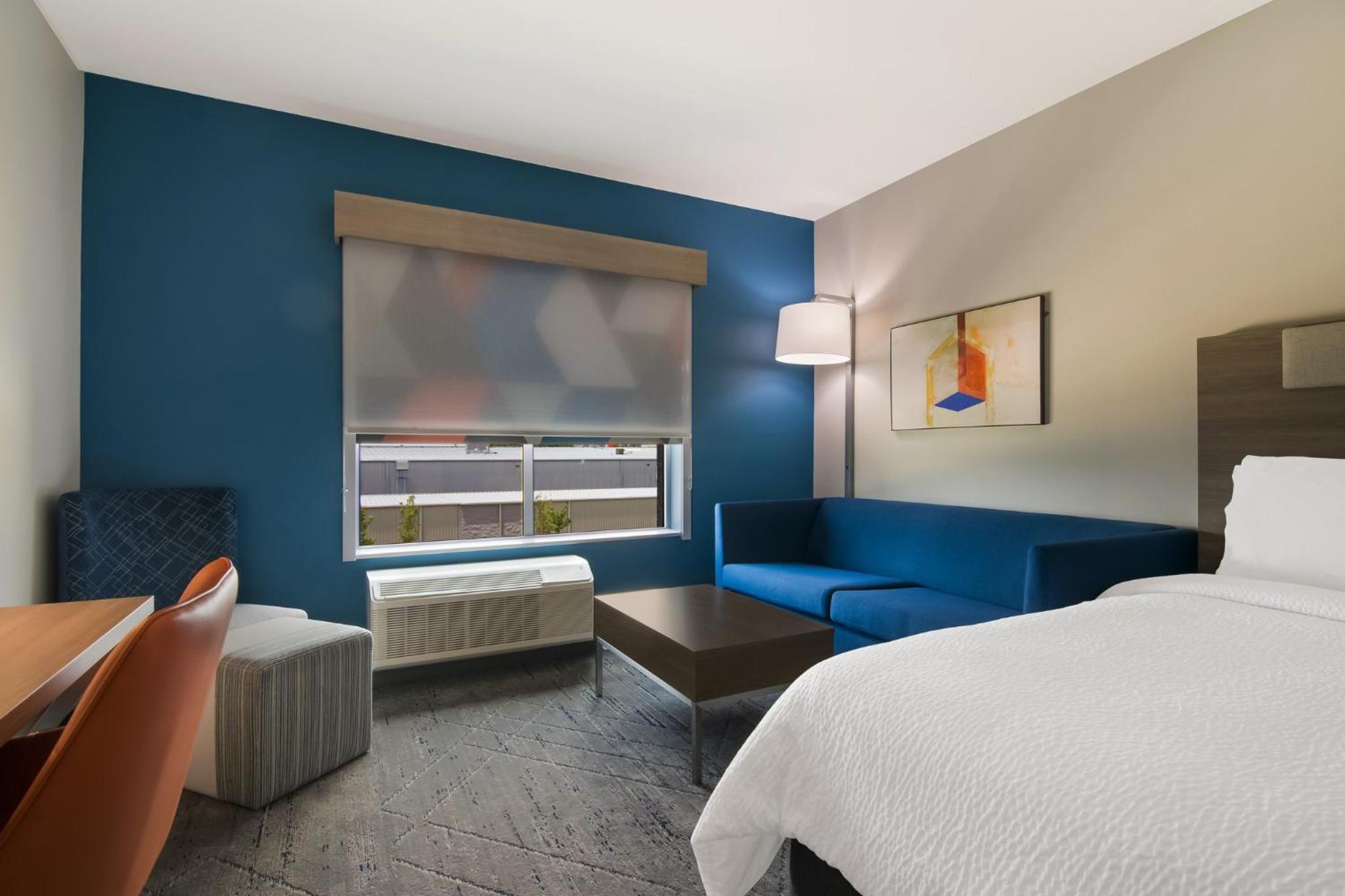 Suite with Two Queen Beds - Photo 3