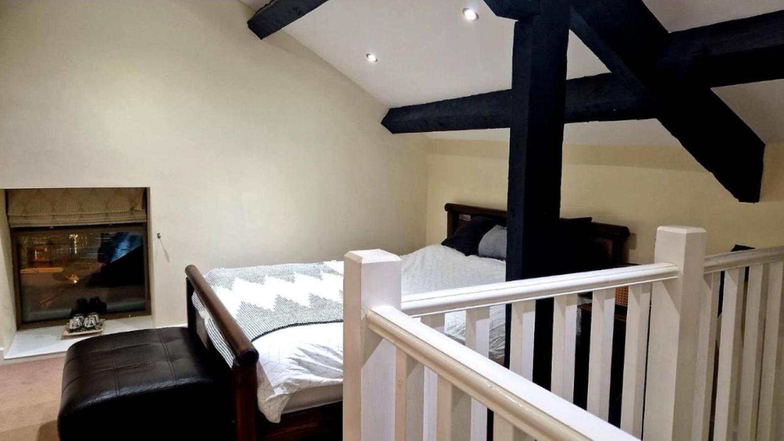 Deluxe King Room photo 1