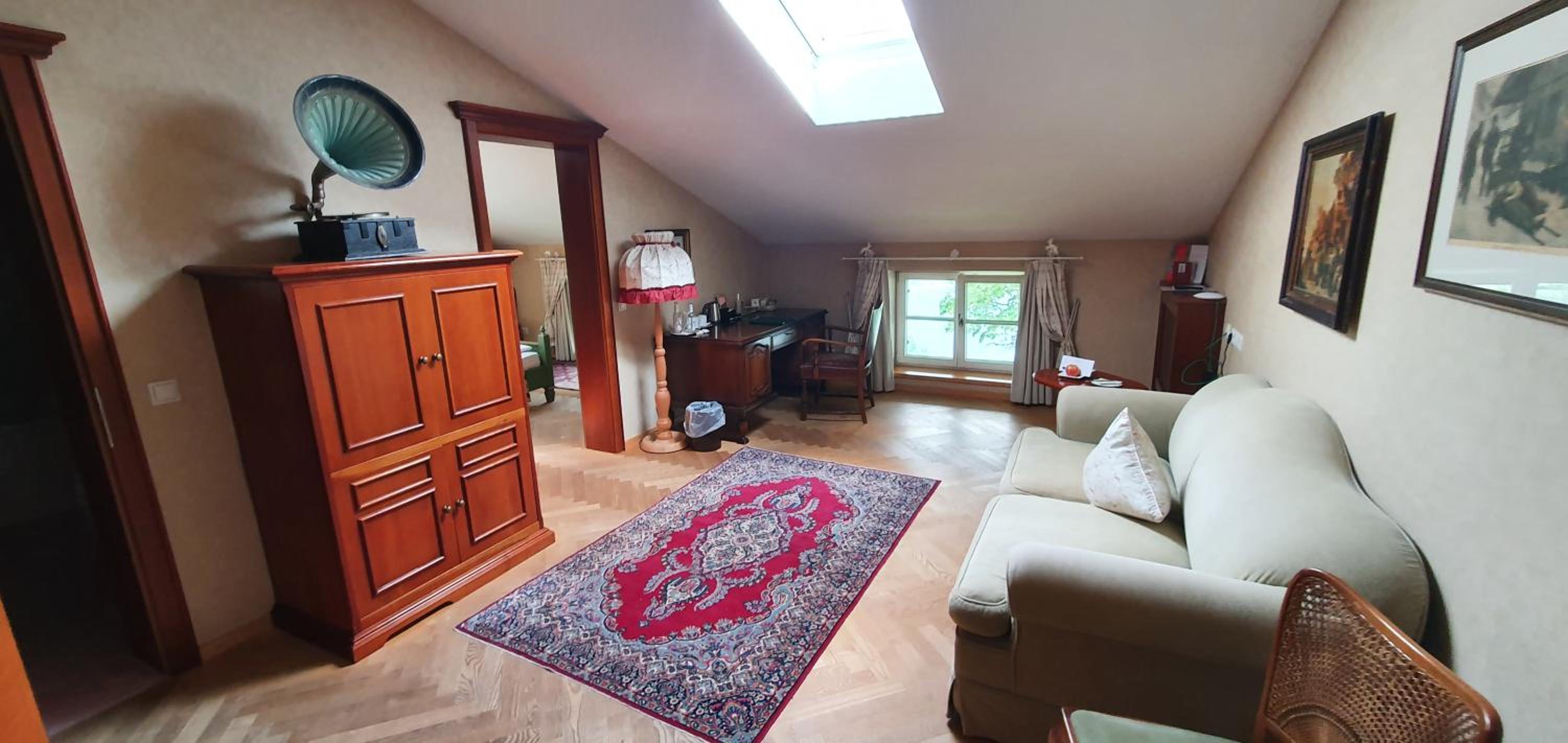 Suite with Lake View - Photo 3