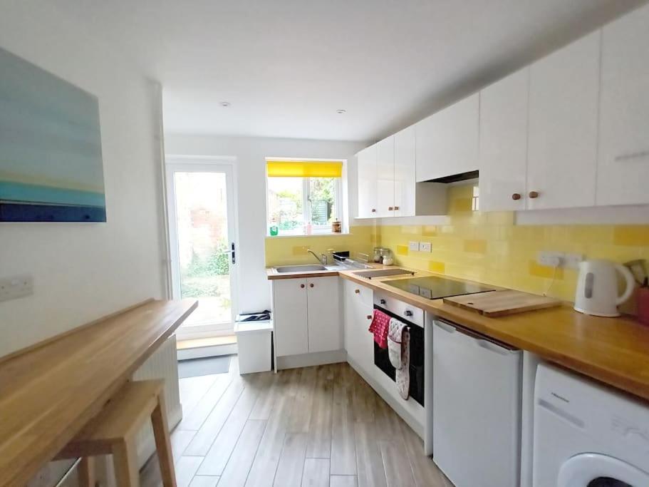 Three-Bedroom House photo 2