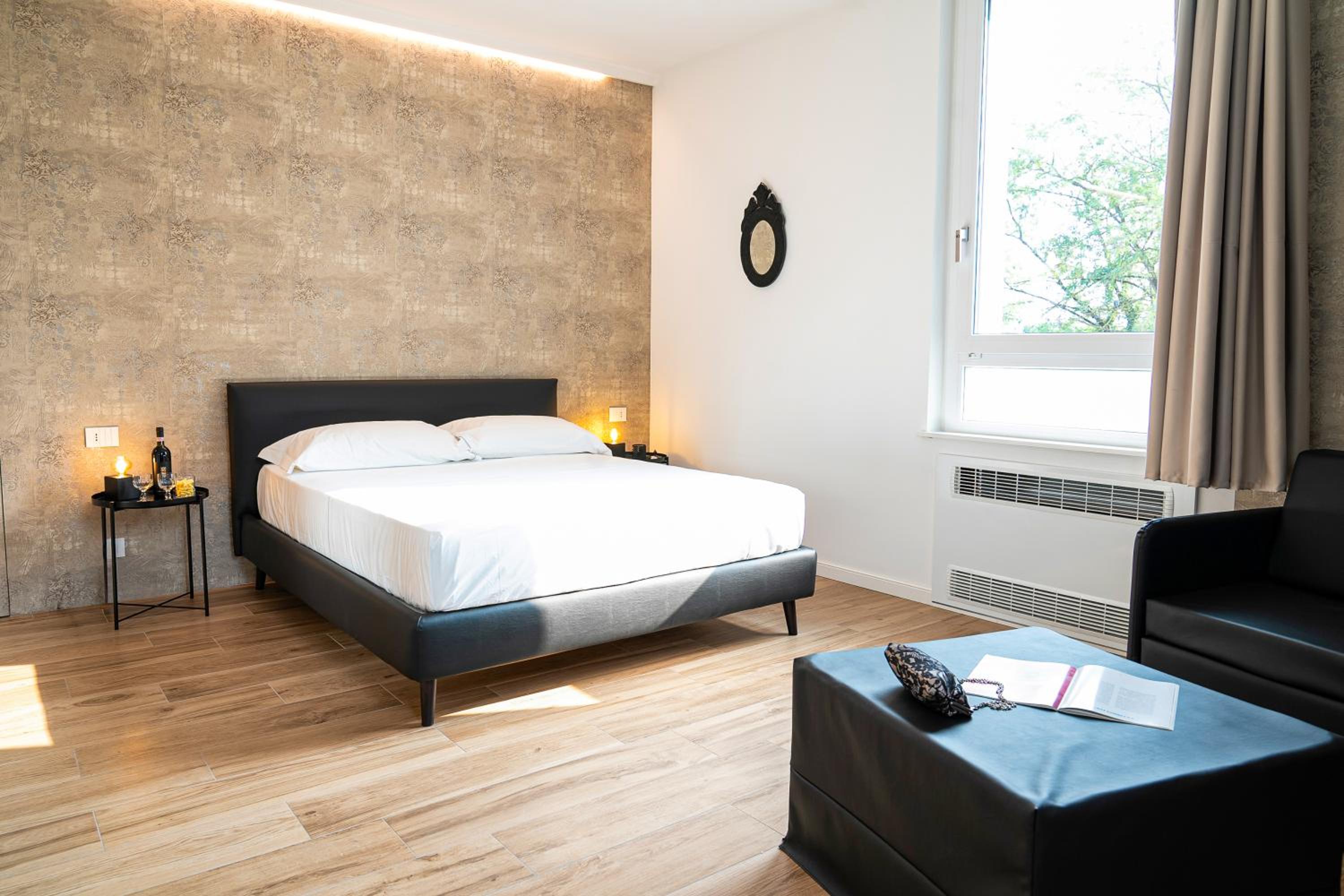 Deluxe Queen Room - Photo 1