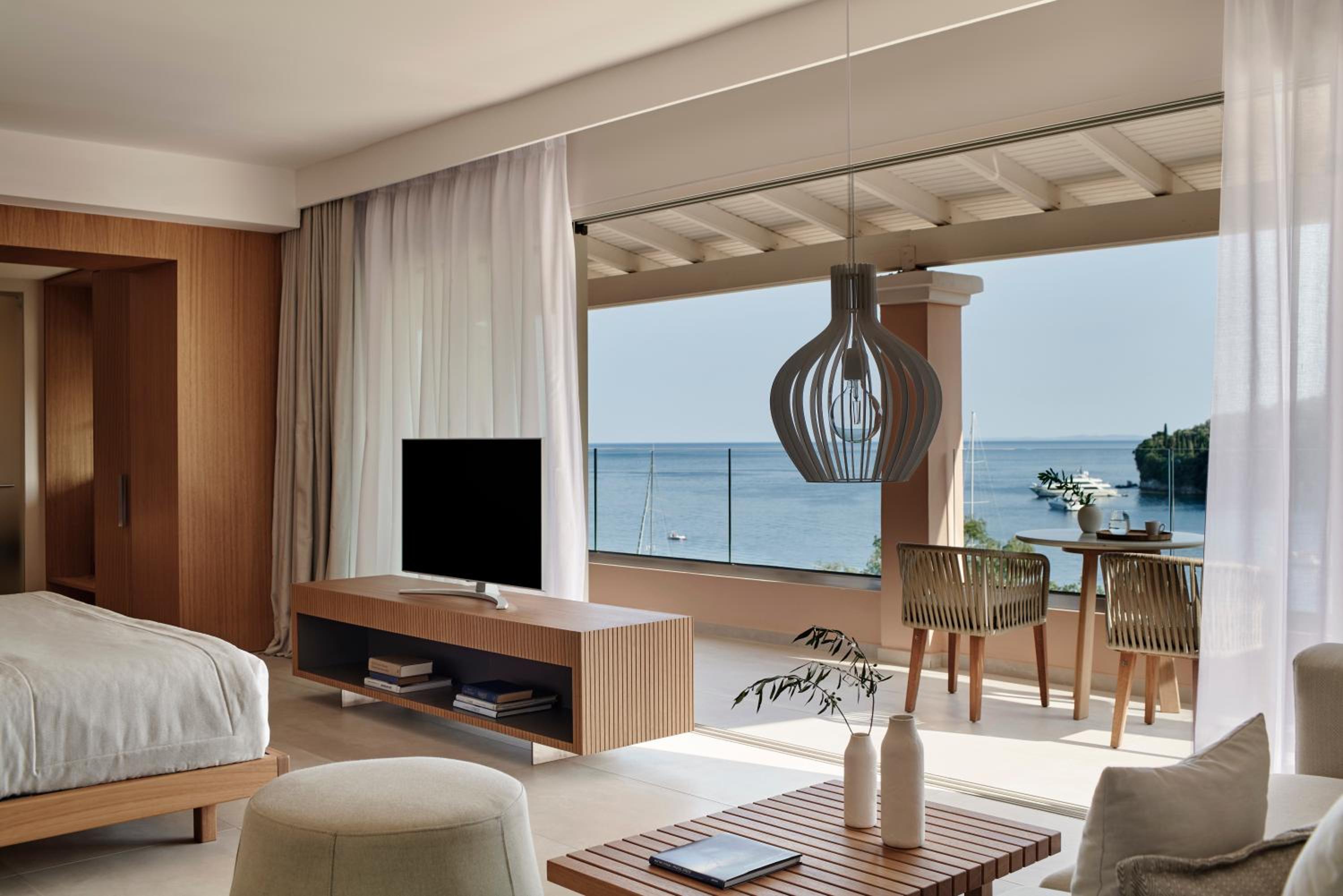 Wow Suite with Outdoor Jacuzzi - Photo 4