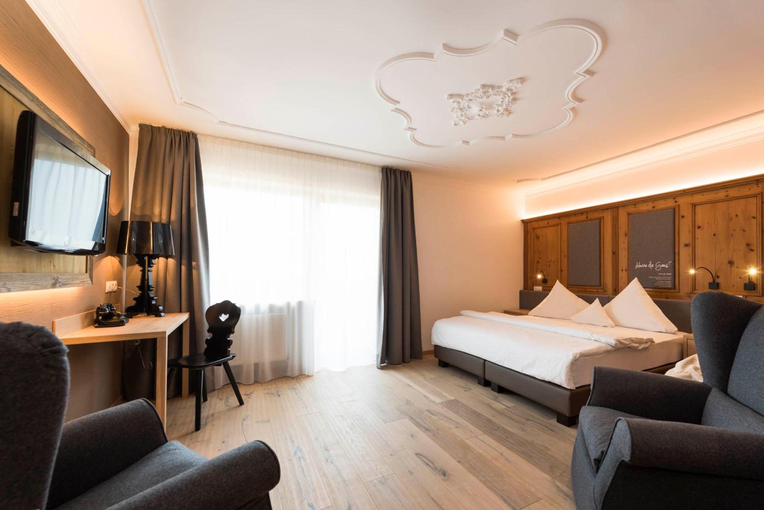 Deluxe Double Room with Extra Bed photo 2