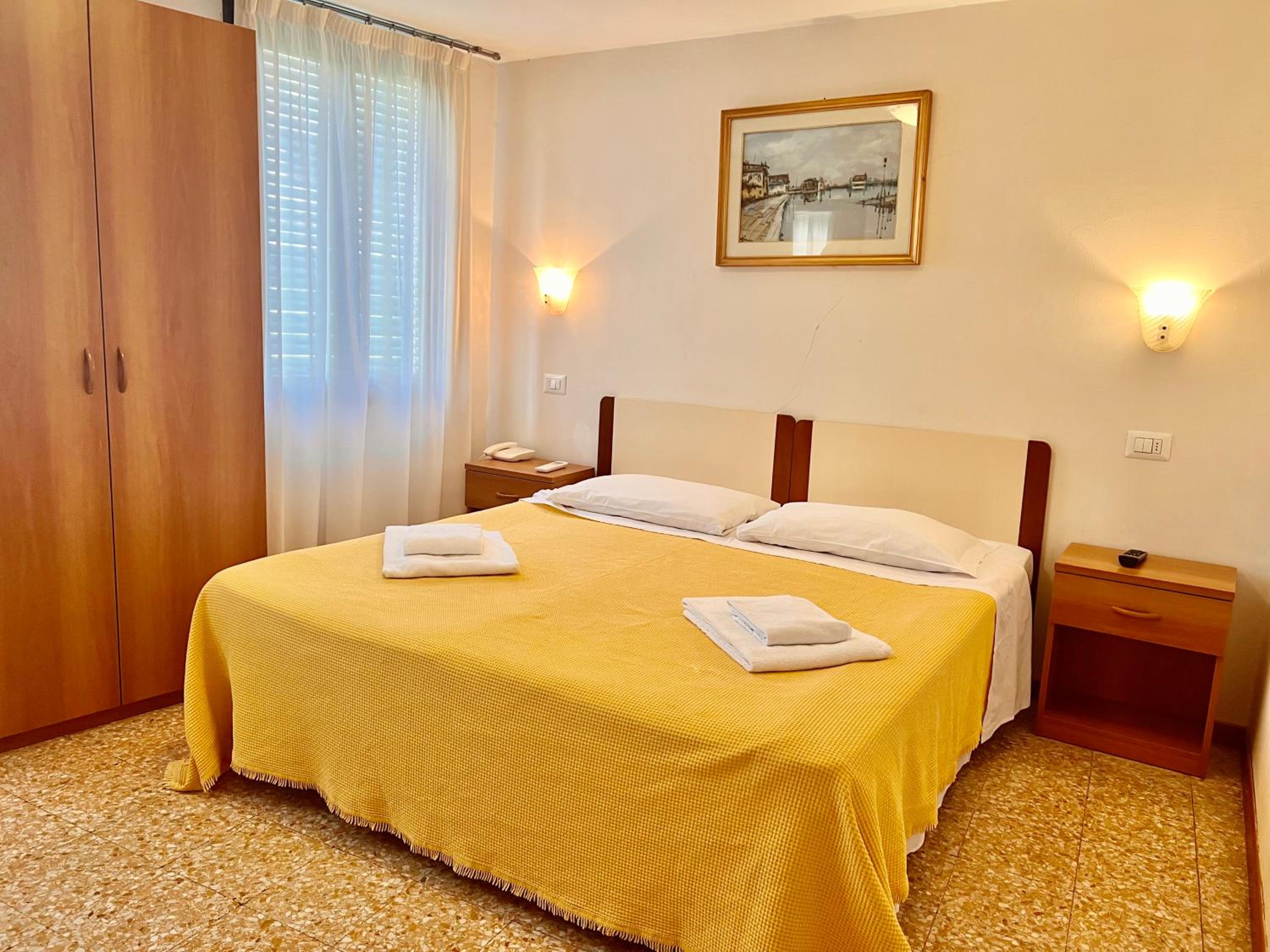 Double or Twin Room with Canal View photo 1