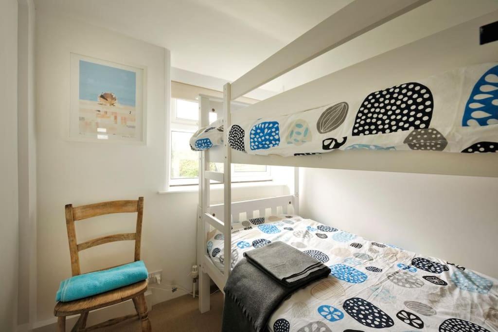Three-Bedroom House photo 2