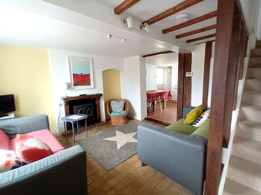 Three-Bedroom House photo 3