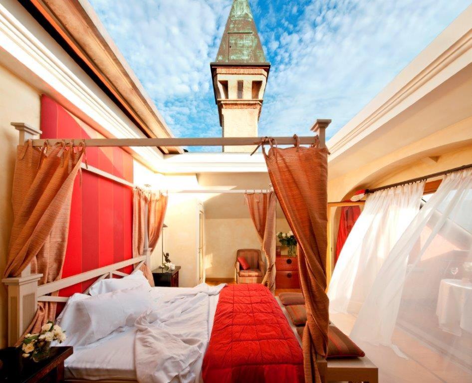 Suite - Photo 1