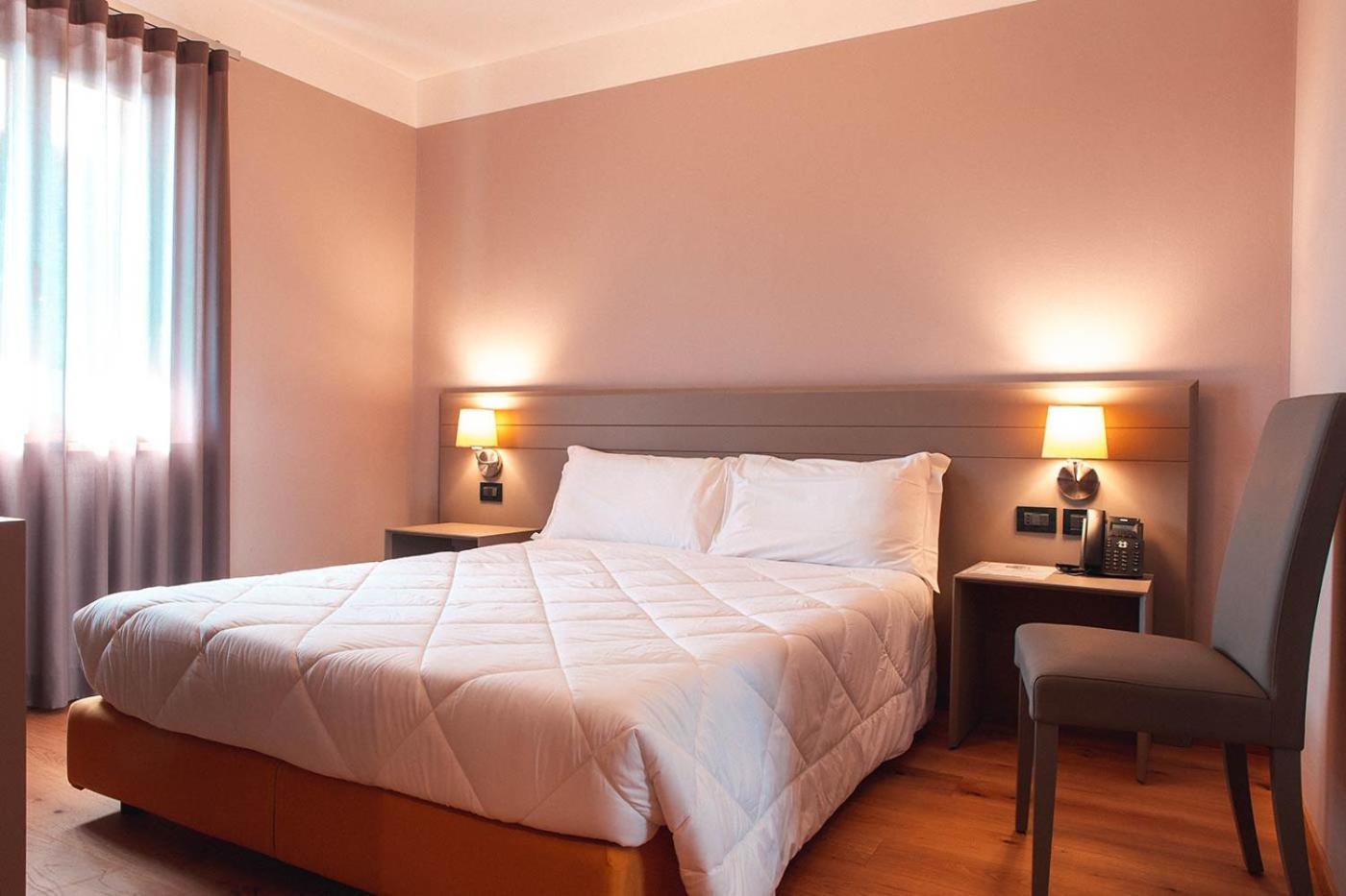 Double or Twin Room - Photo 4