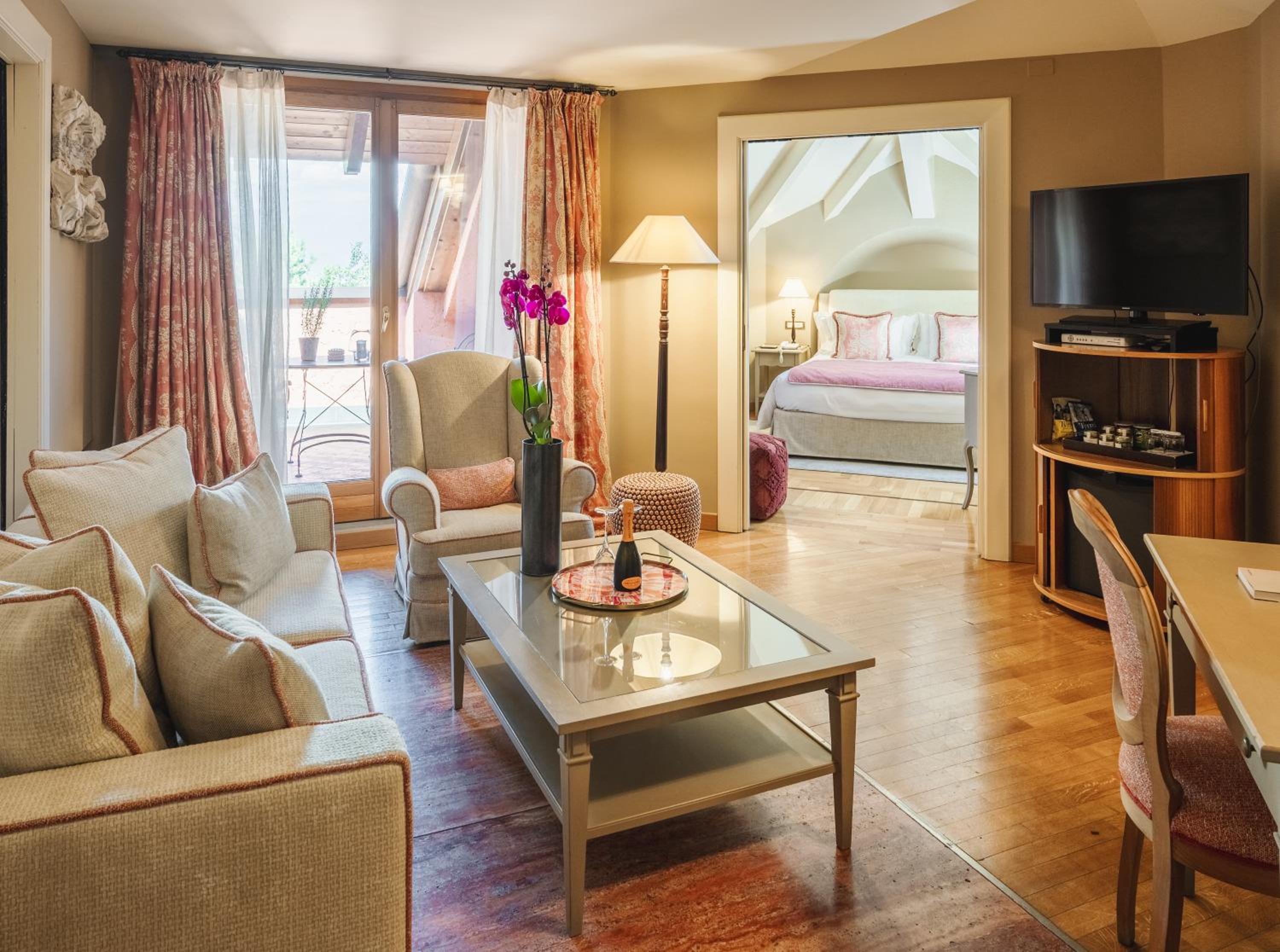 Suite - Photo 6