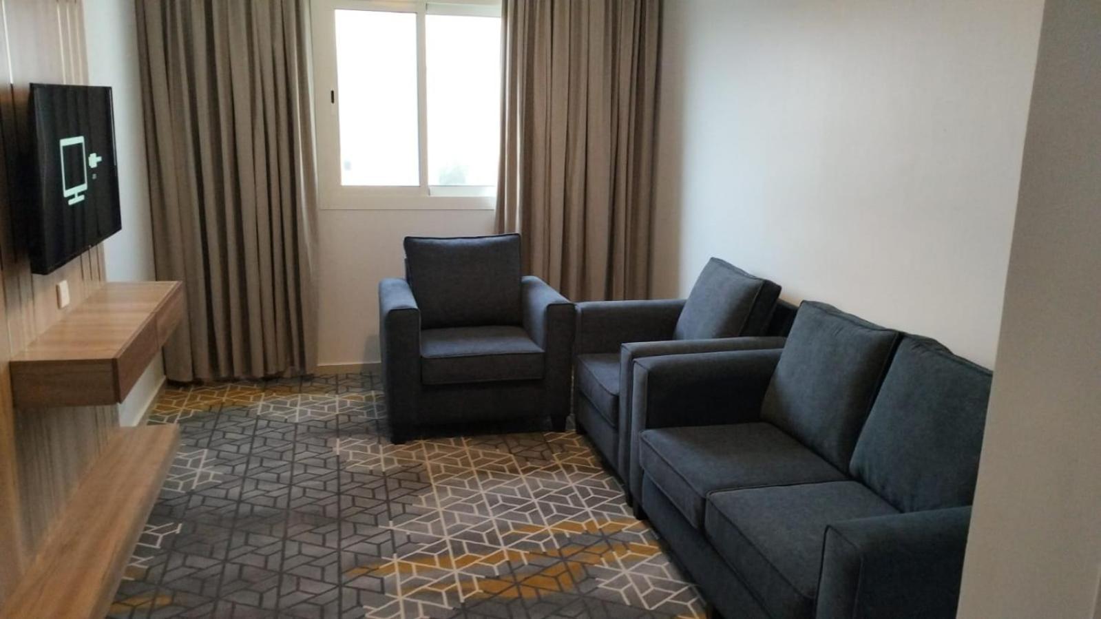Deluxe Suite - Photo 5