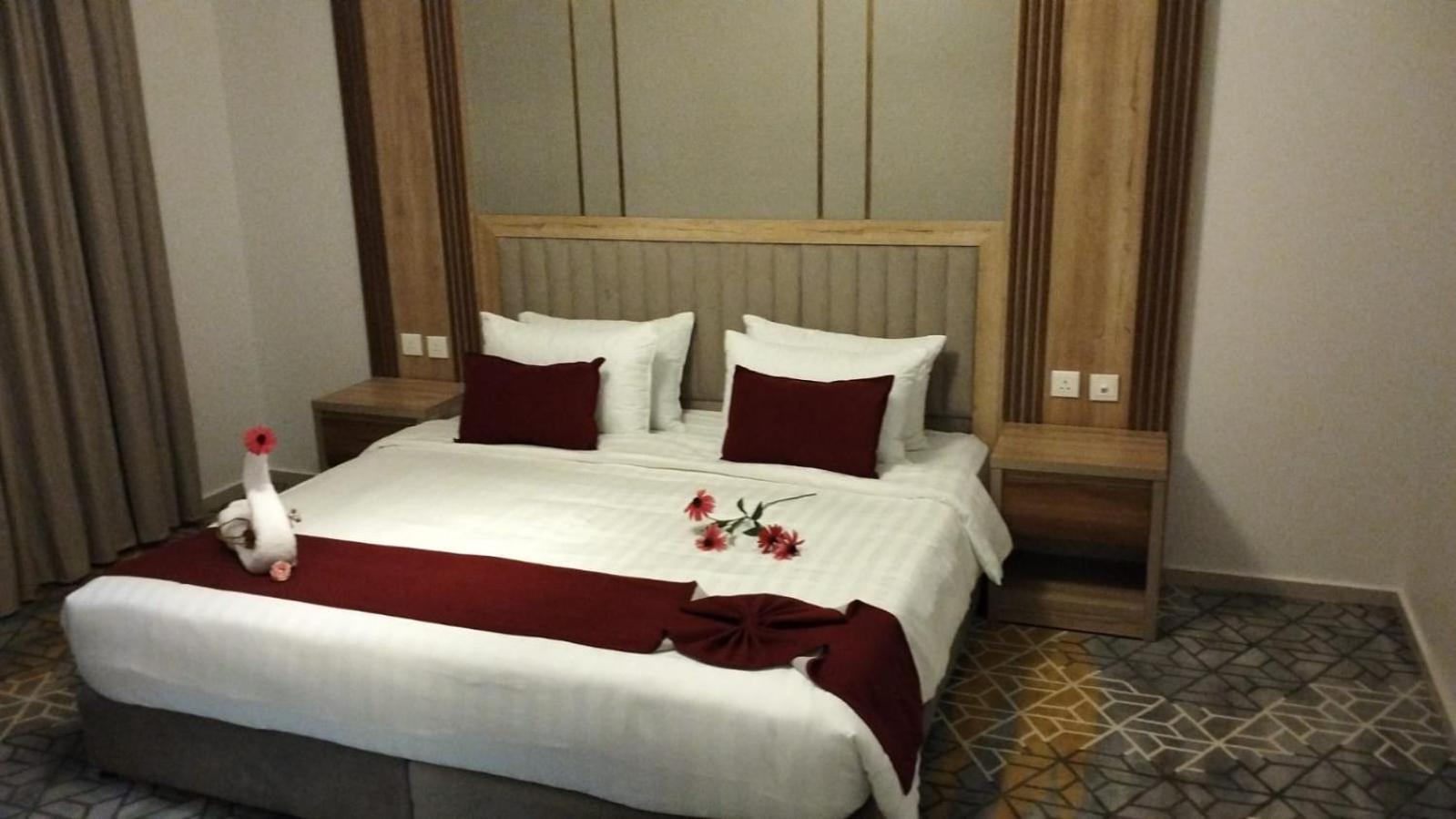 Deluxe Suite - Photo 6