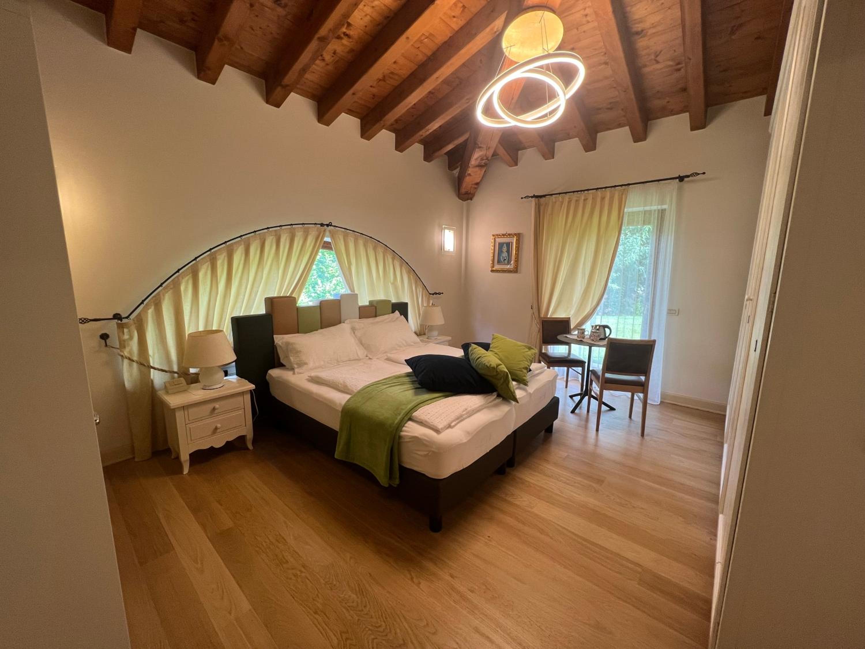 Deluxe Double or Twin Room with Garden View photo 3