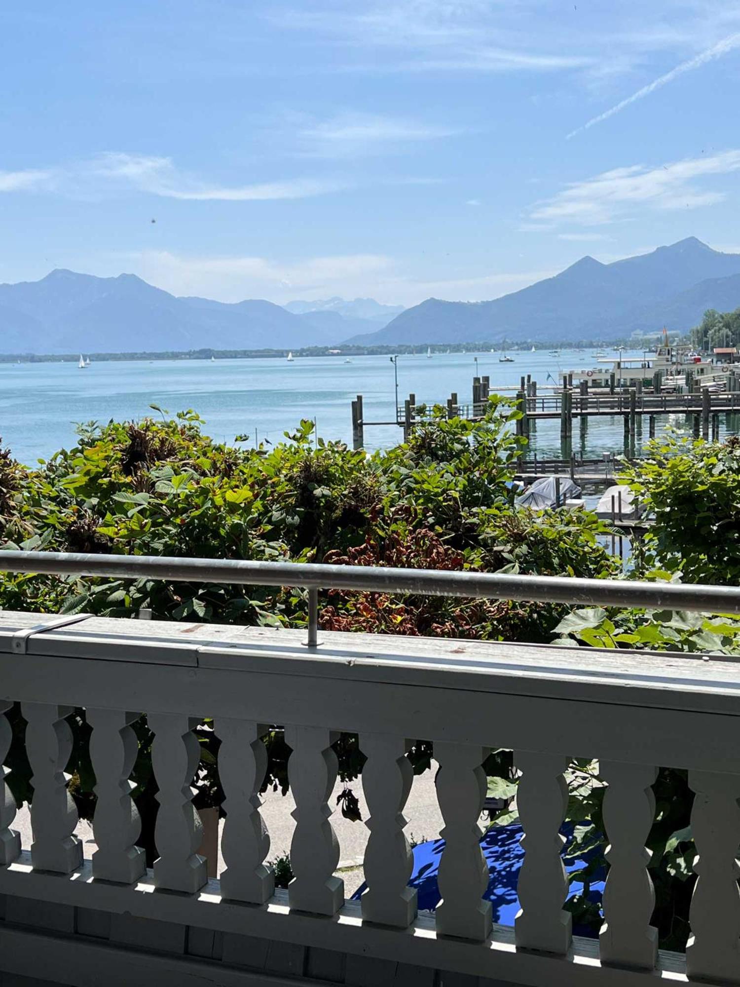 Double Room with Lake View and Balcony - Photo 18