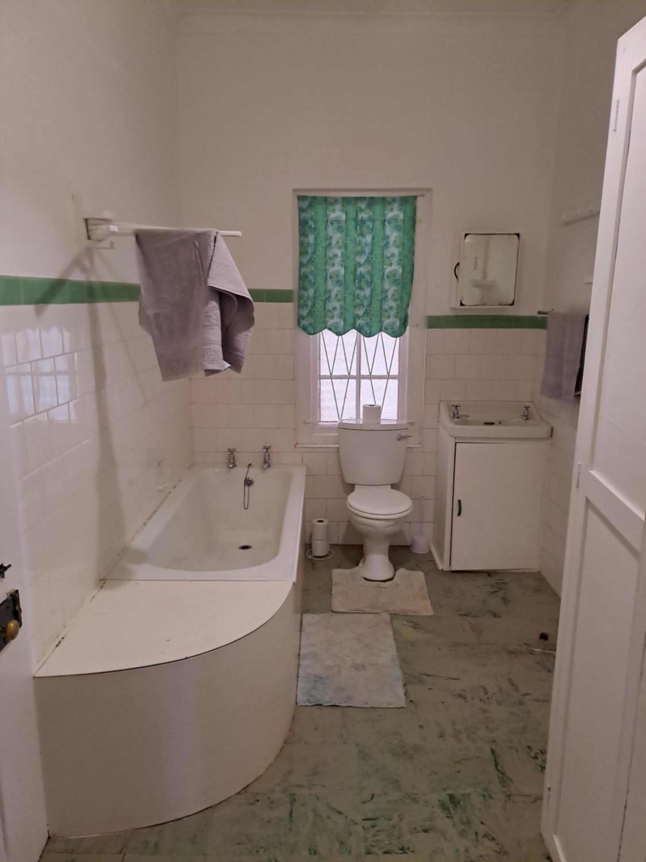 Four-Bedroom House - Photo 14