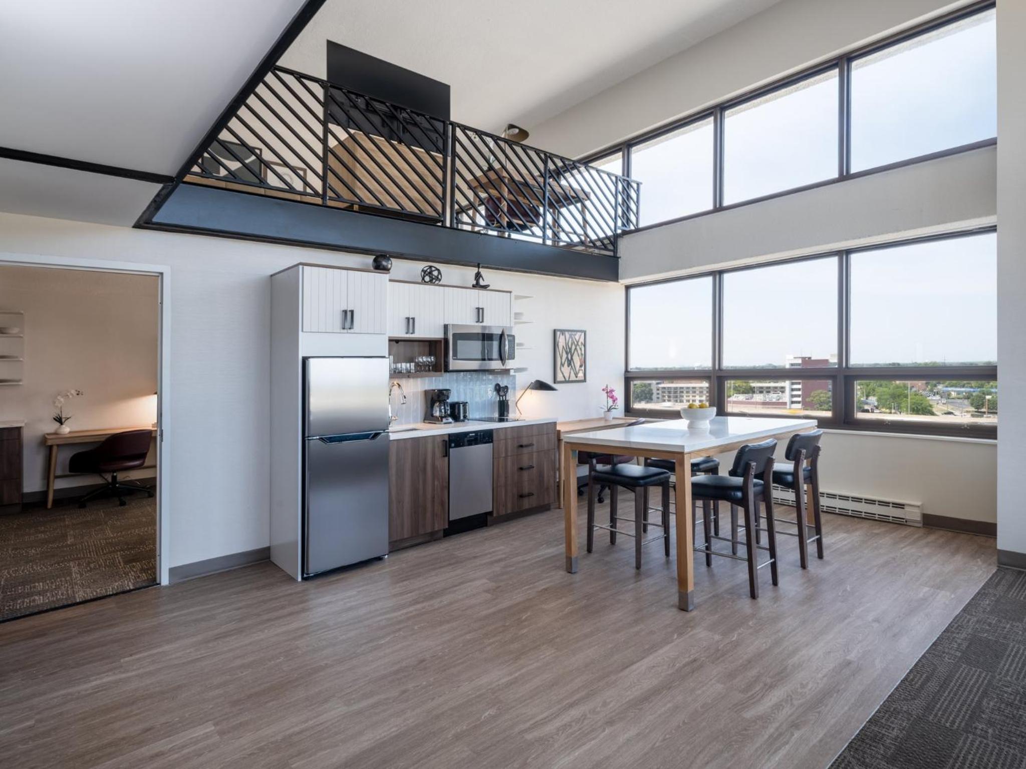 One-Bedroom Penthouse King Suite with Sofa Bed - Photo 9