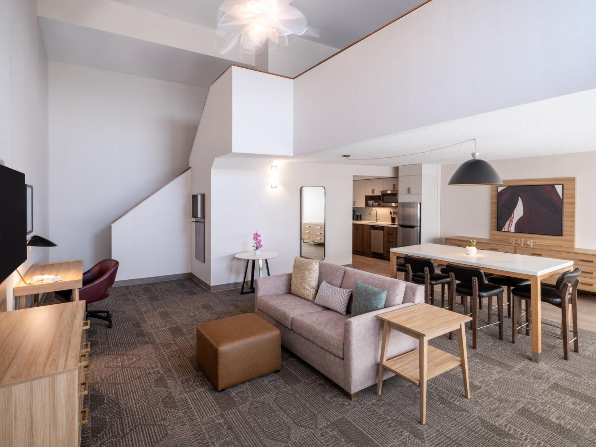 One-Bedroom Penthouse King Suite with Sofa Bed - Photo 12