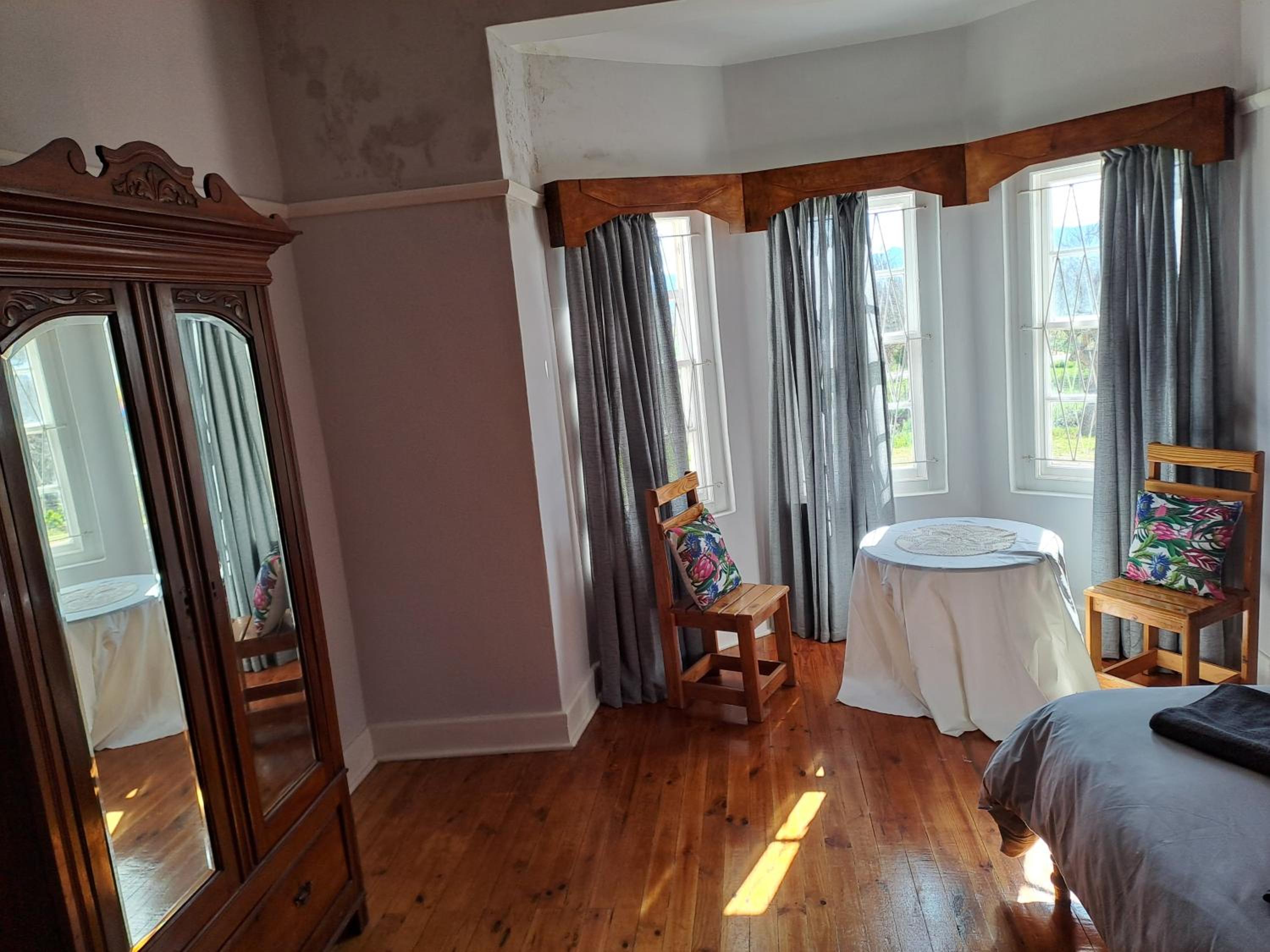 Four-Bedroom House - Photo 3