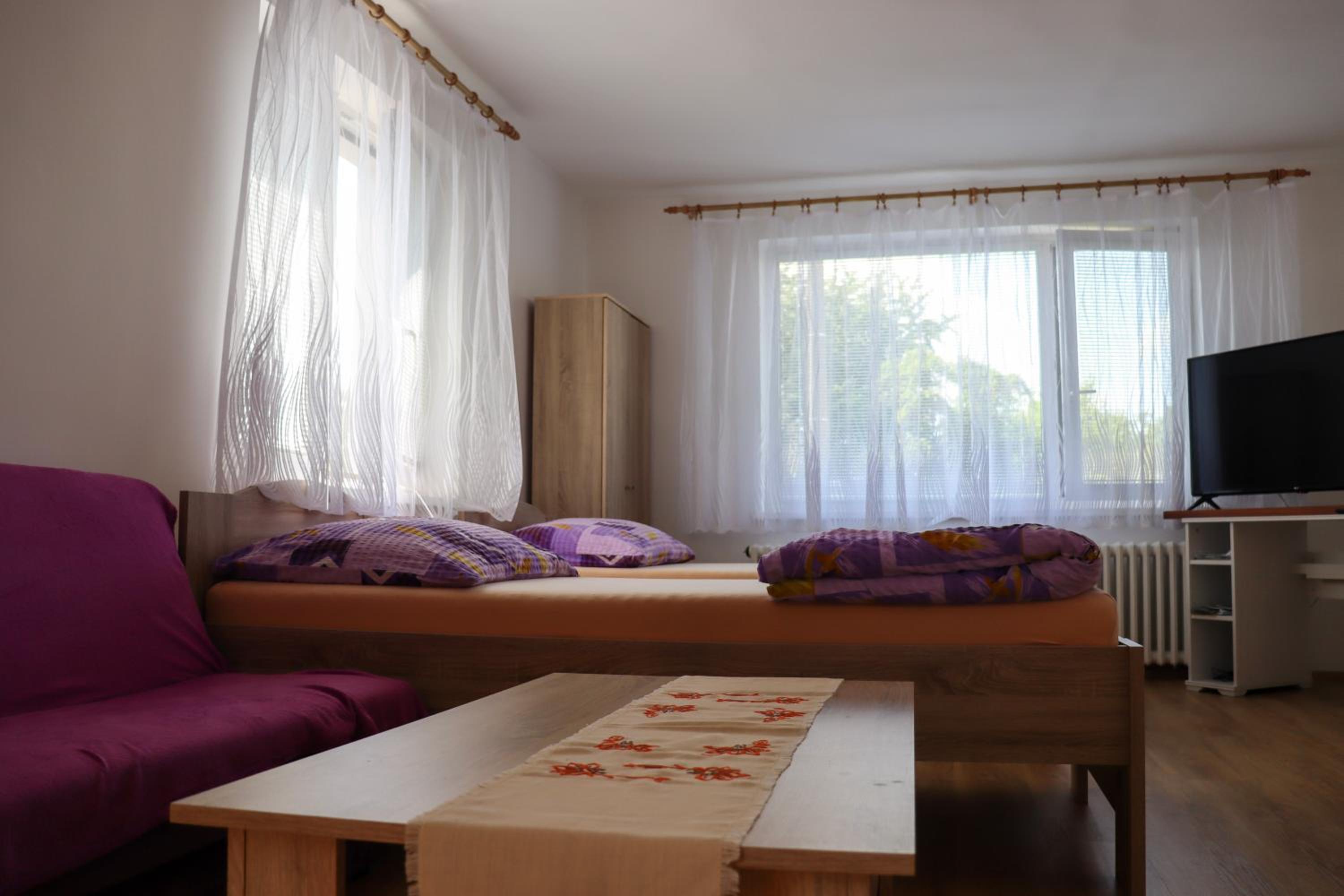 Family Studio - Photo 11