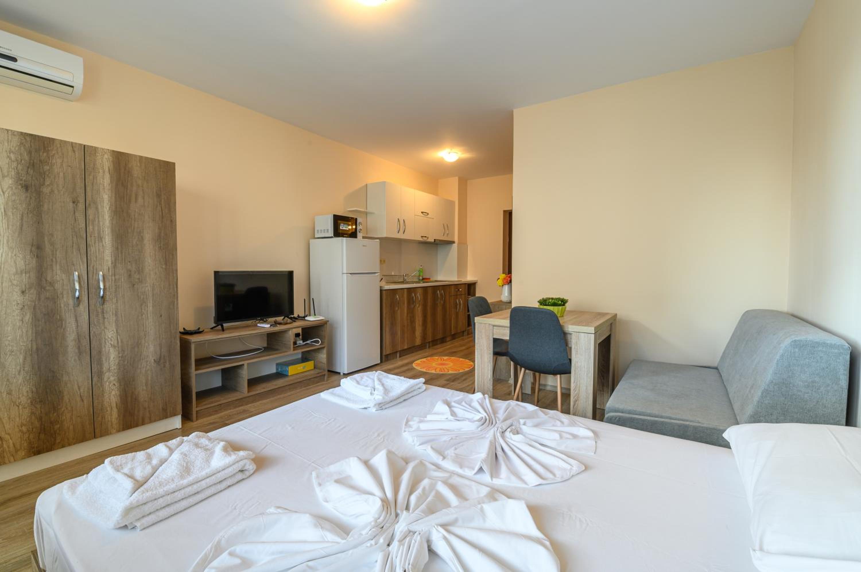 Studio Apartment photo 1