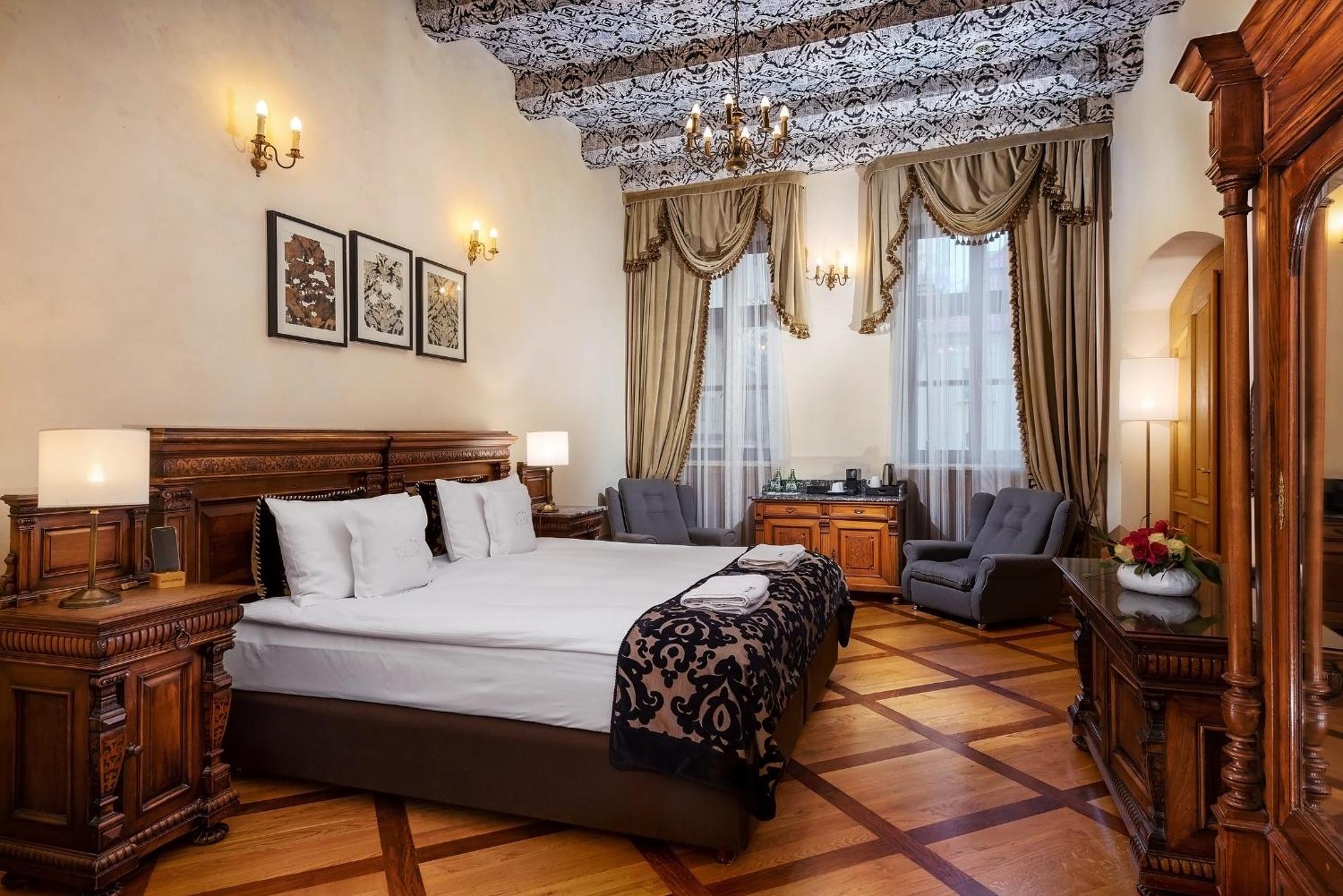 Deluxe Suite - Photo 1