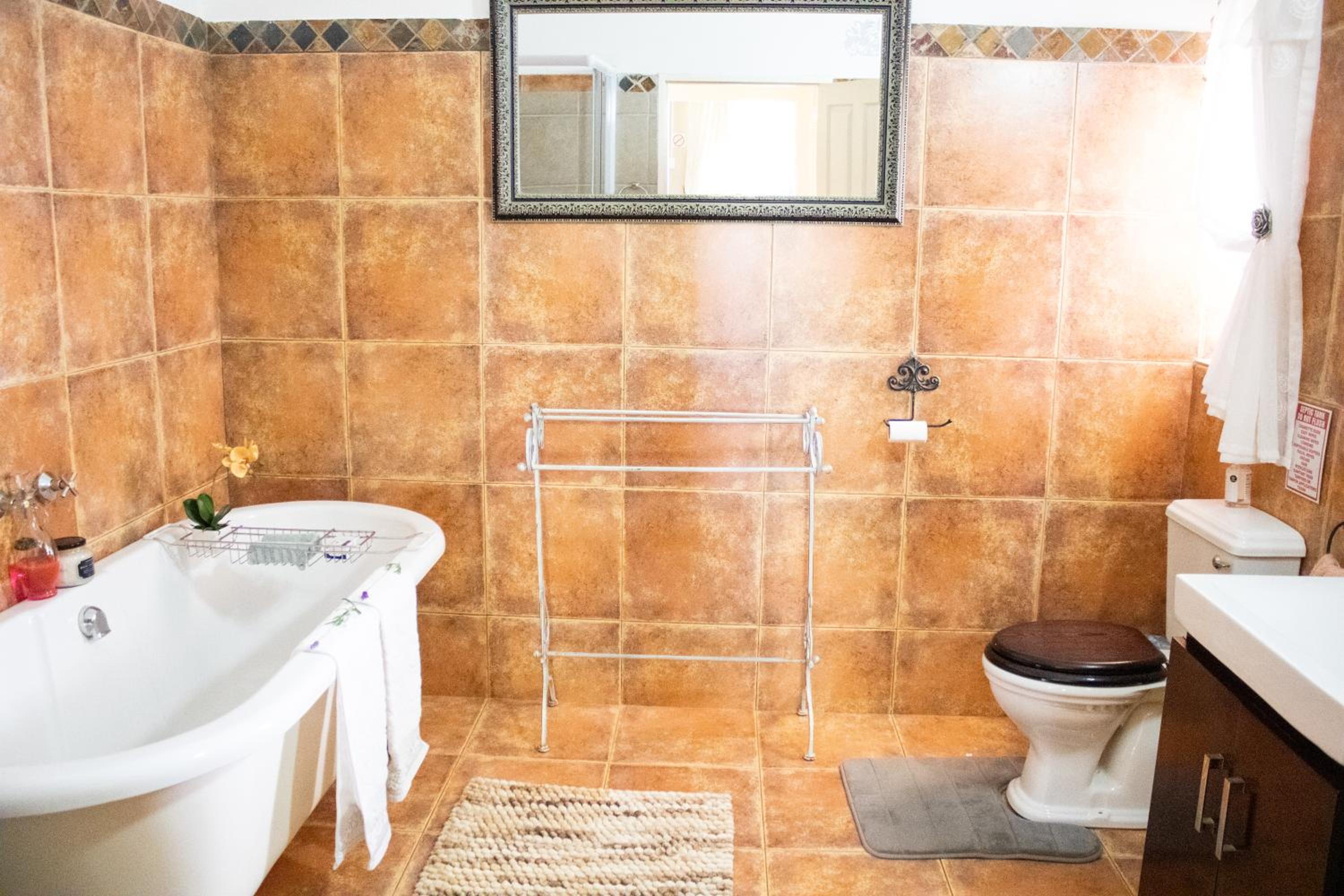 Double Room with Private Bathroom - Photo 3