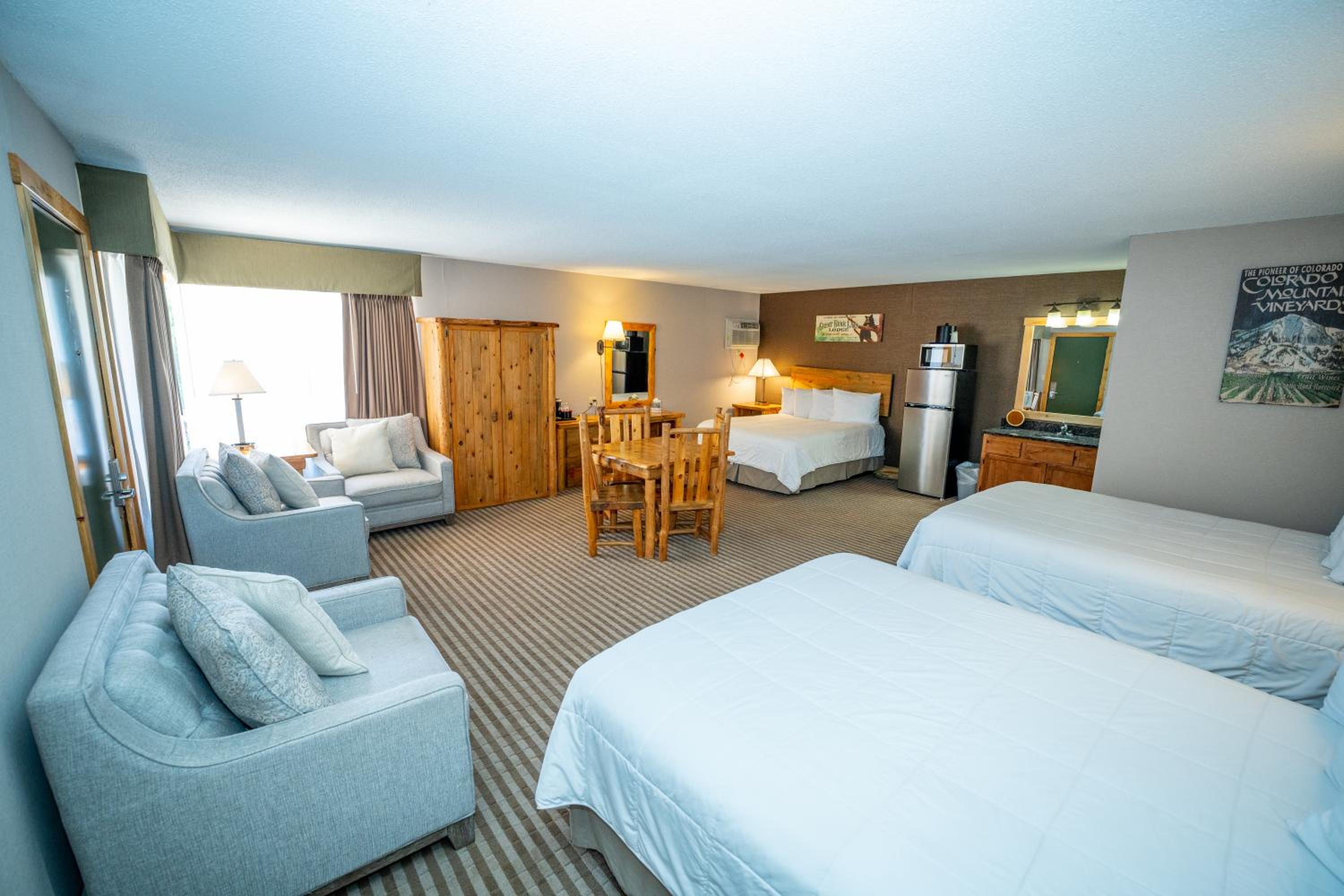 3 Queen Room - Non-Pet Friendly, photo 7