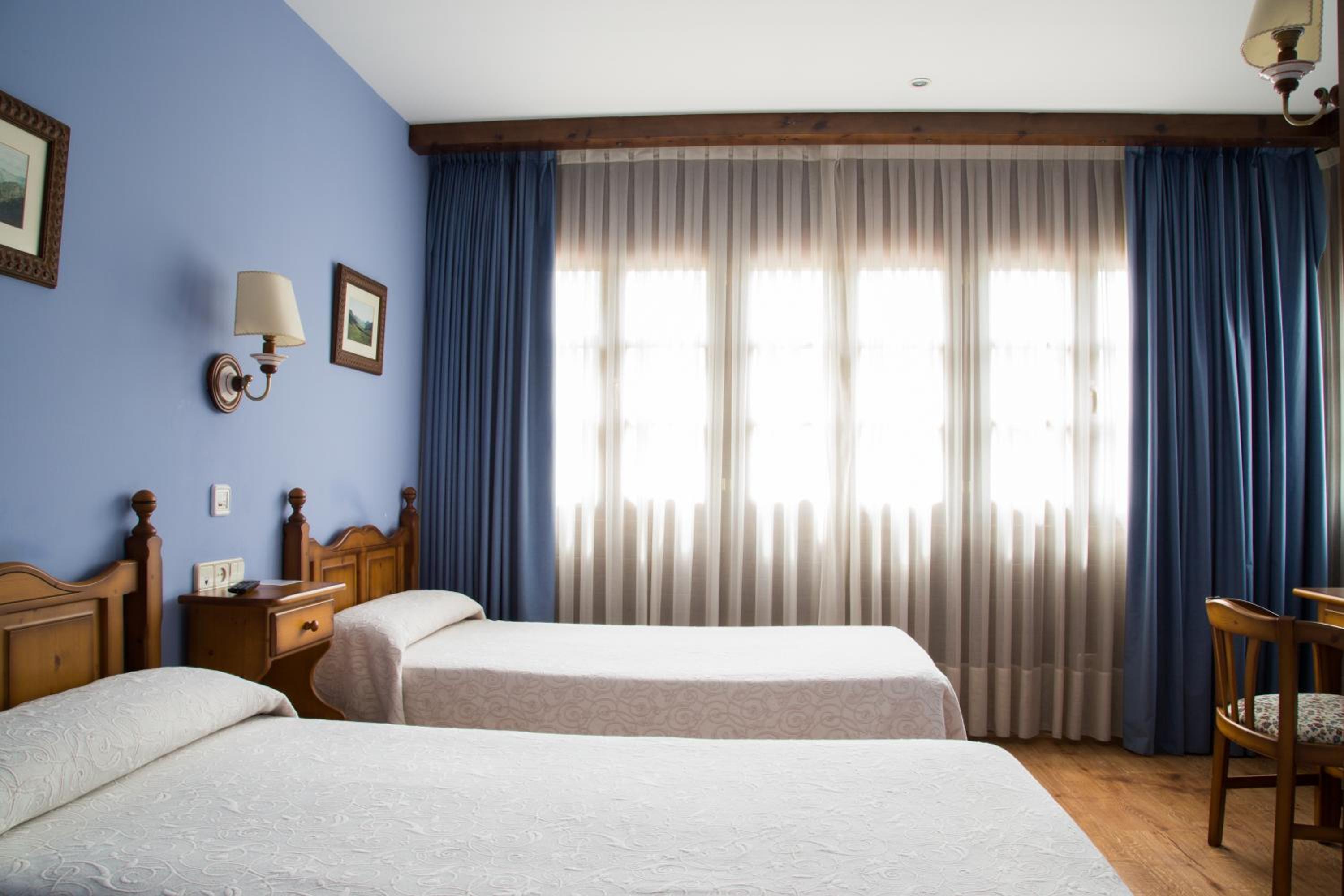 Double or Twin Room - Photo 9