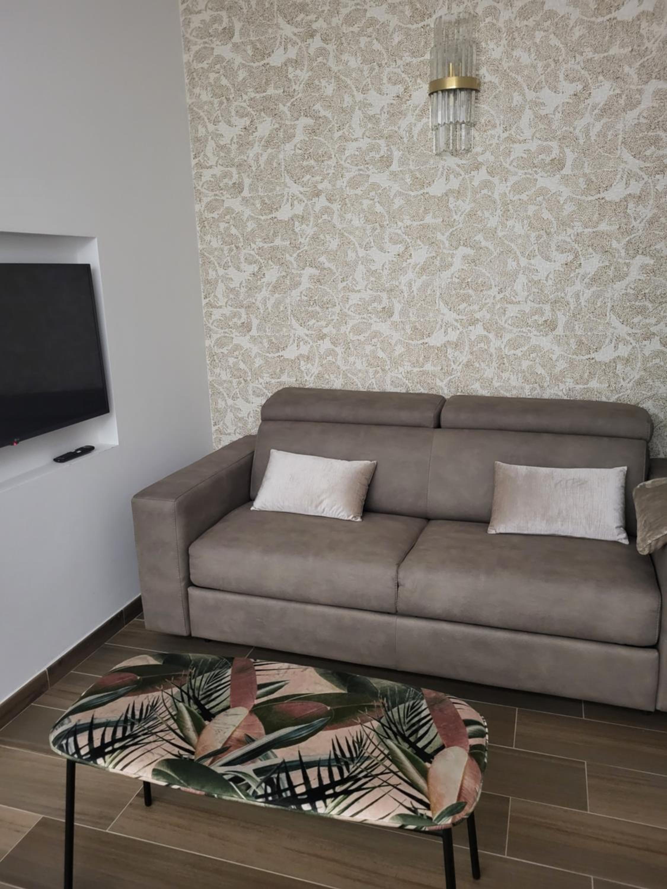One-Bedroom Apartment photo 2