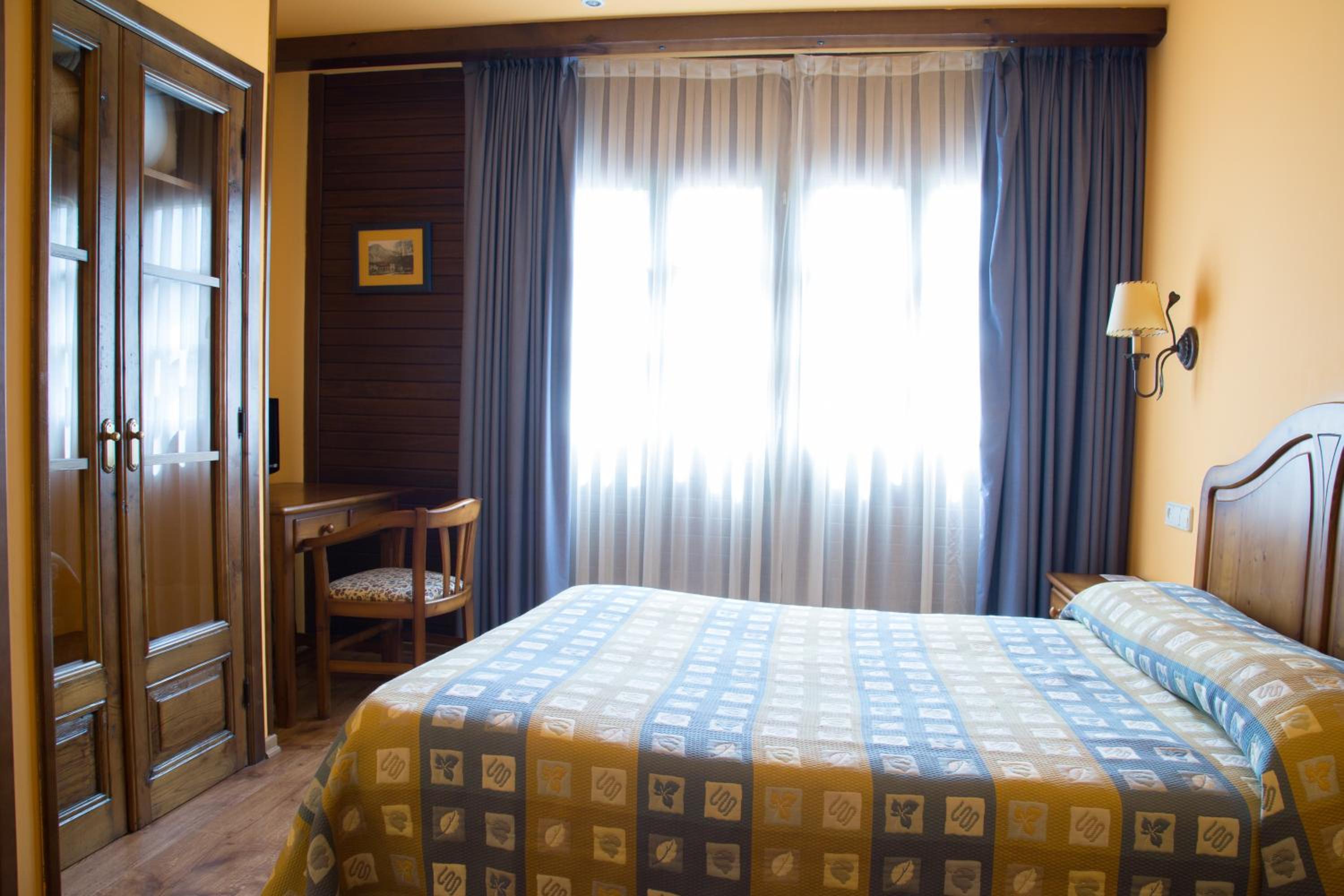 Double or Twin Room - Photo 14