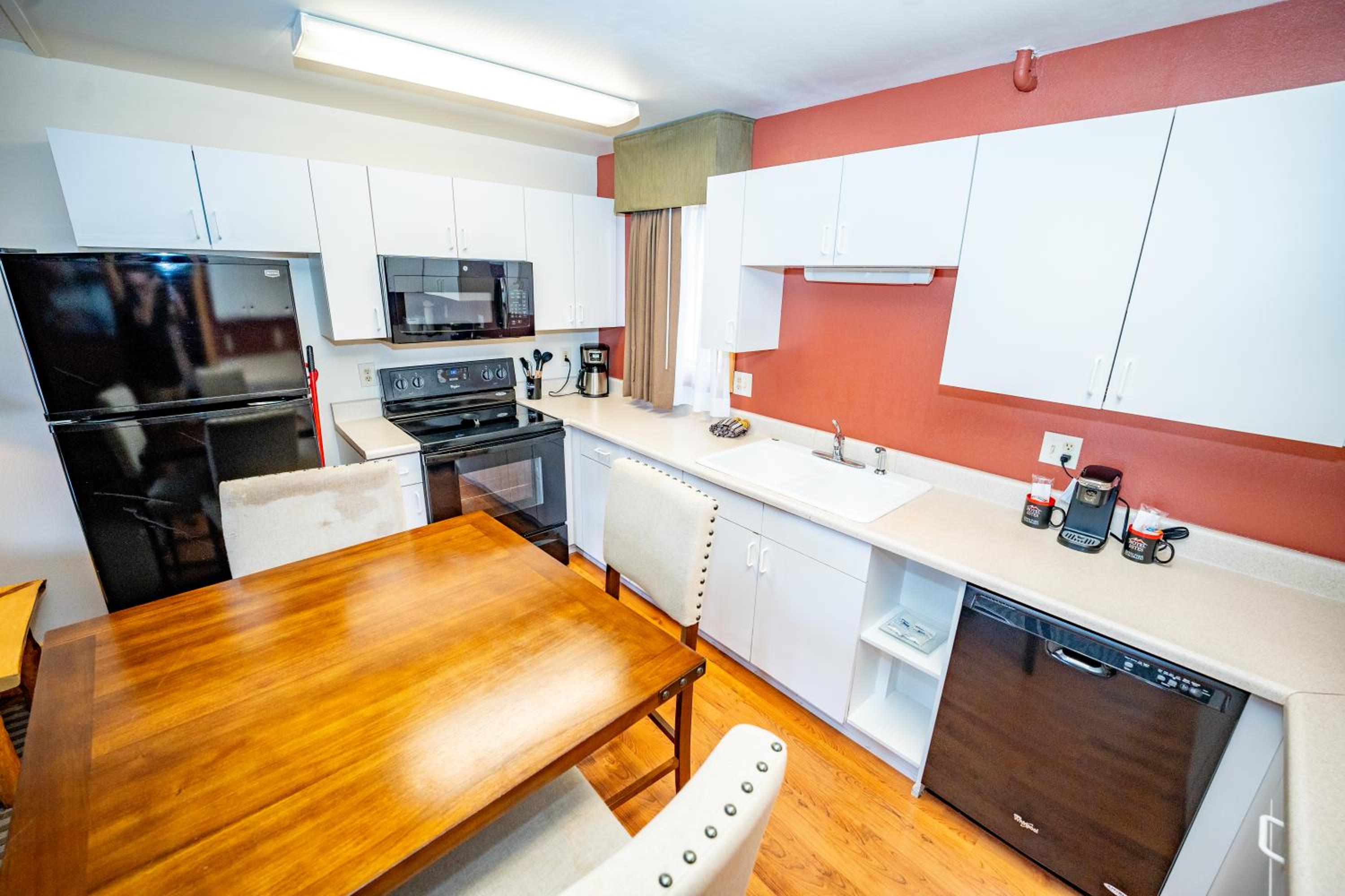 Queen Room with Two Queen Beds - with Kitchen - Non-Pet Friendly - Photo 10