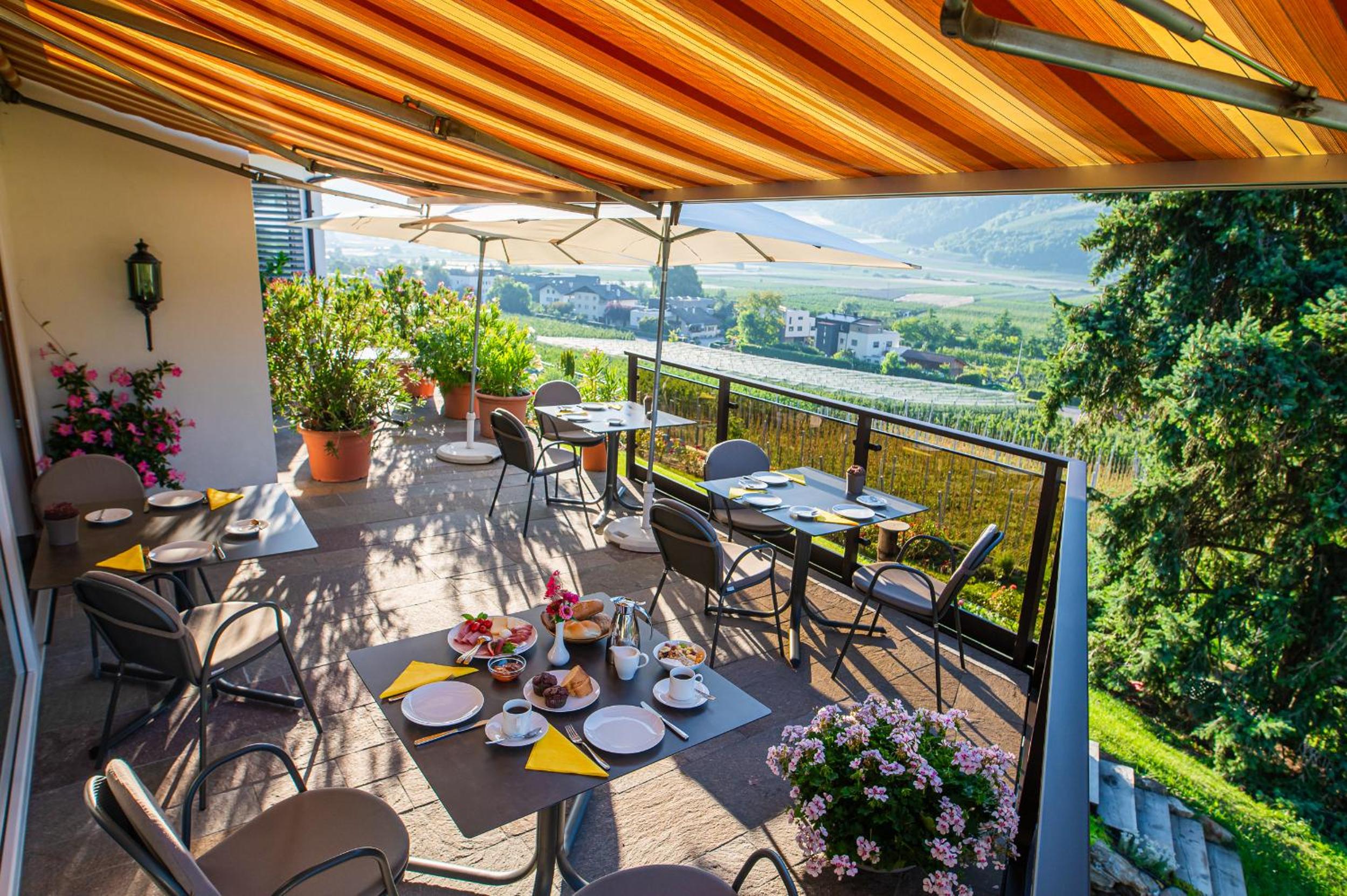 Double Room with Balcony - Photo 9