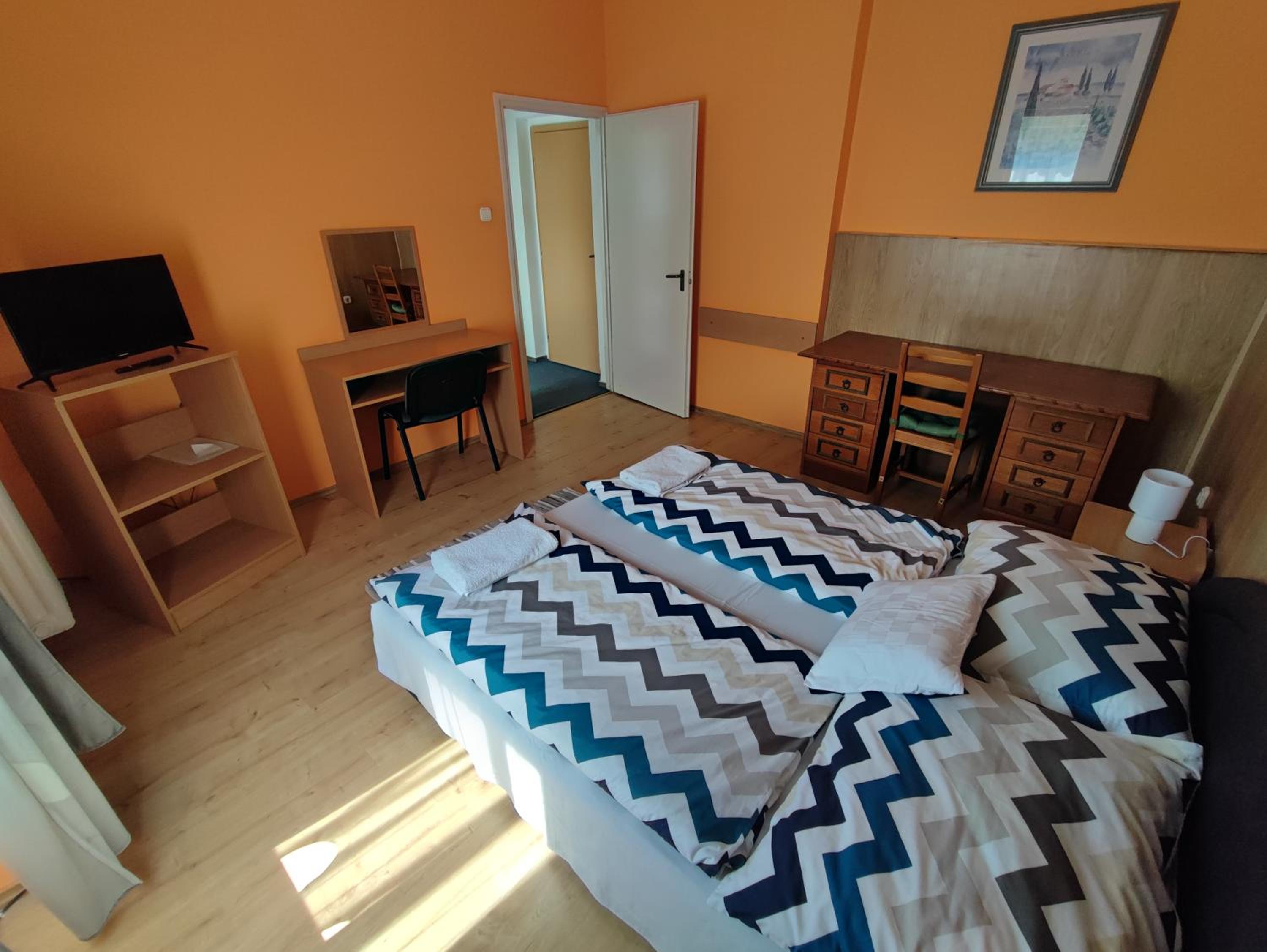 Standard Queen Room - Photo 4
