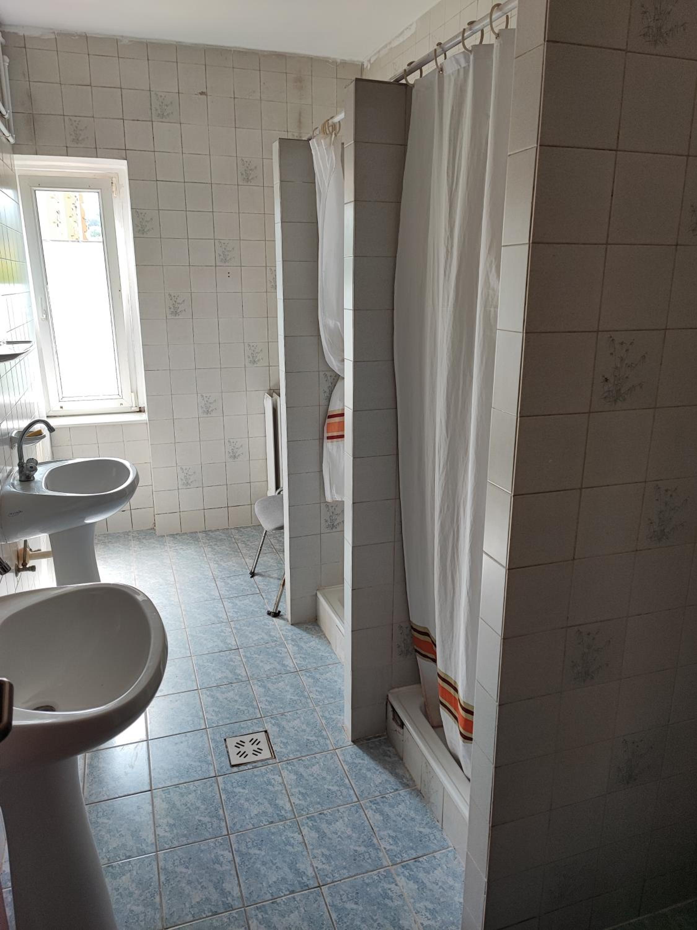 Economy Triple Room with Shared Bathroom photo 3