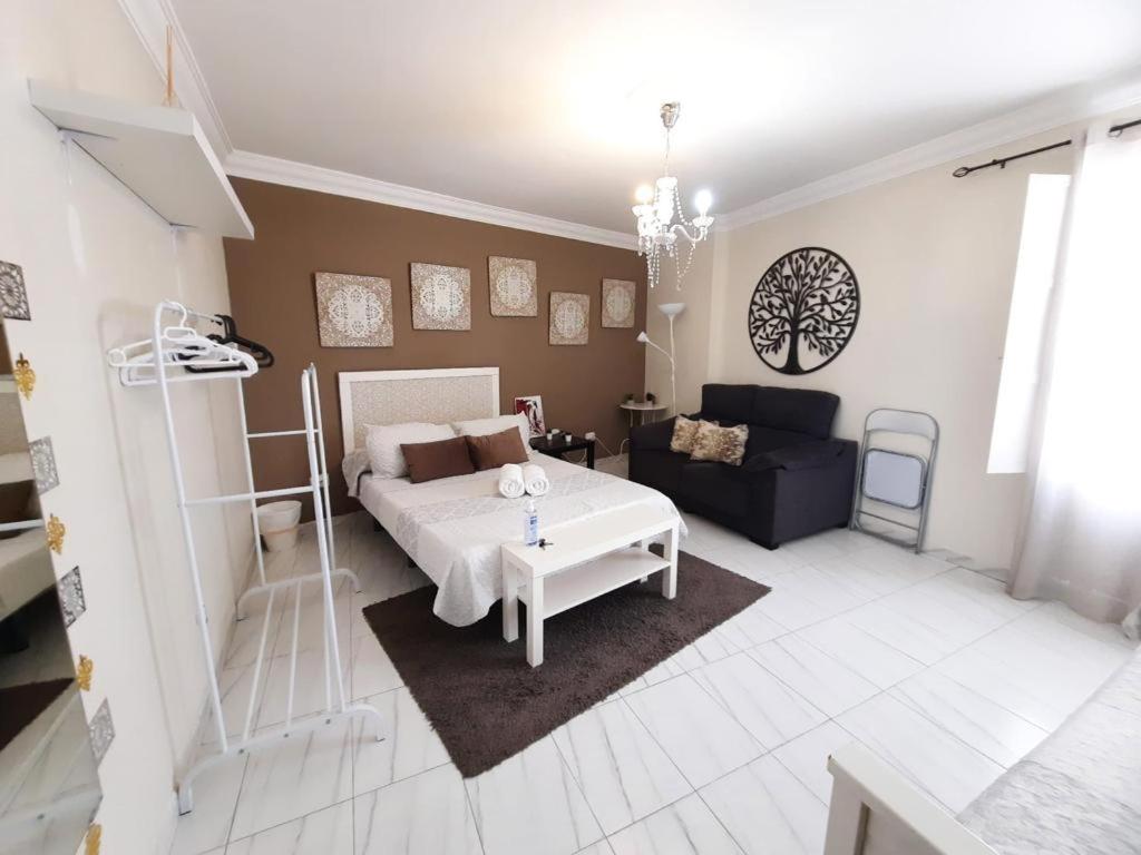 Habitación Doble con Balcón (3 Adultos)