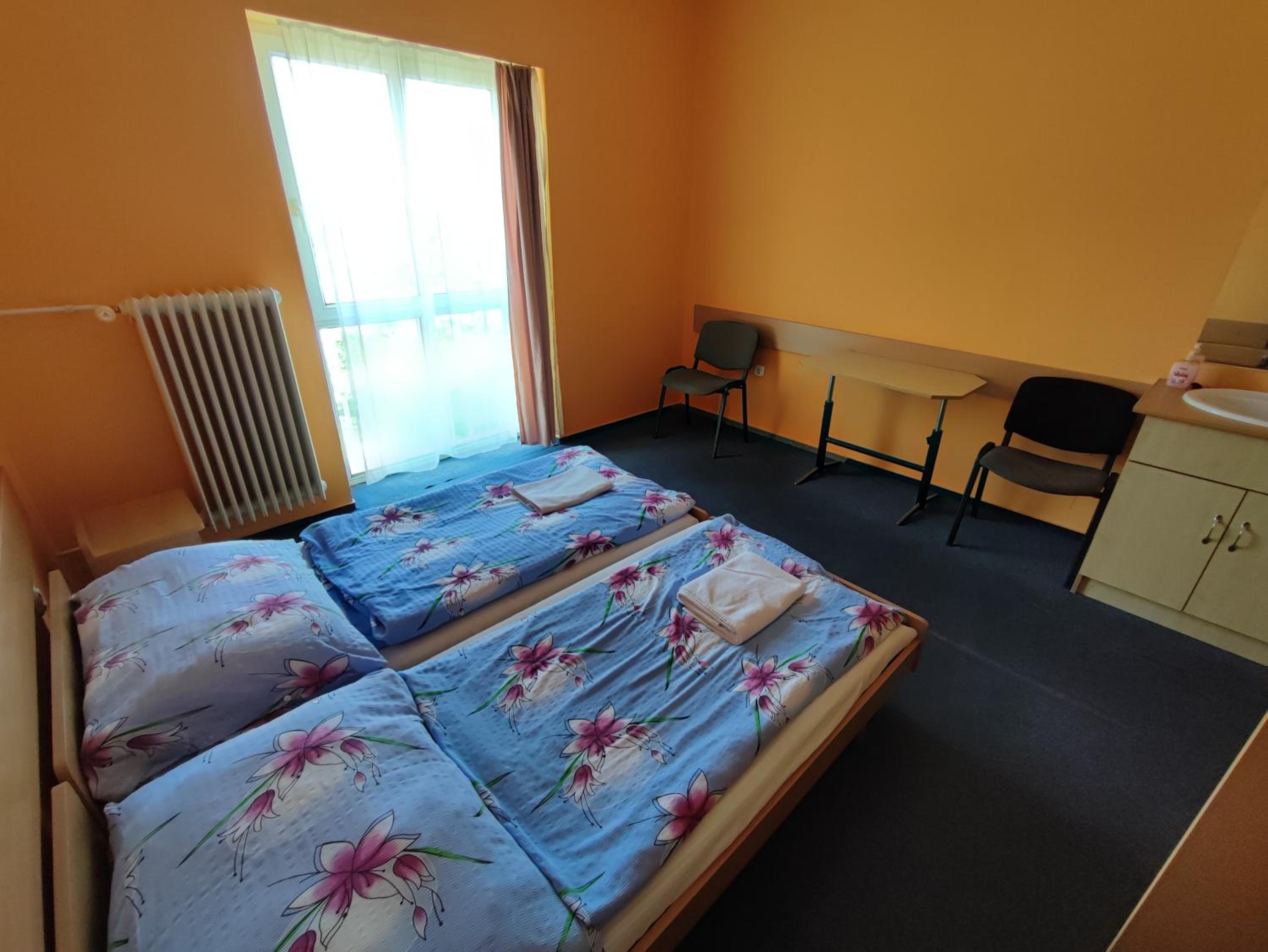 Economy Twin Room photo 1