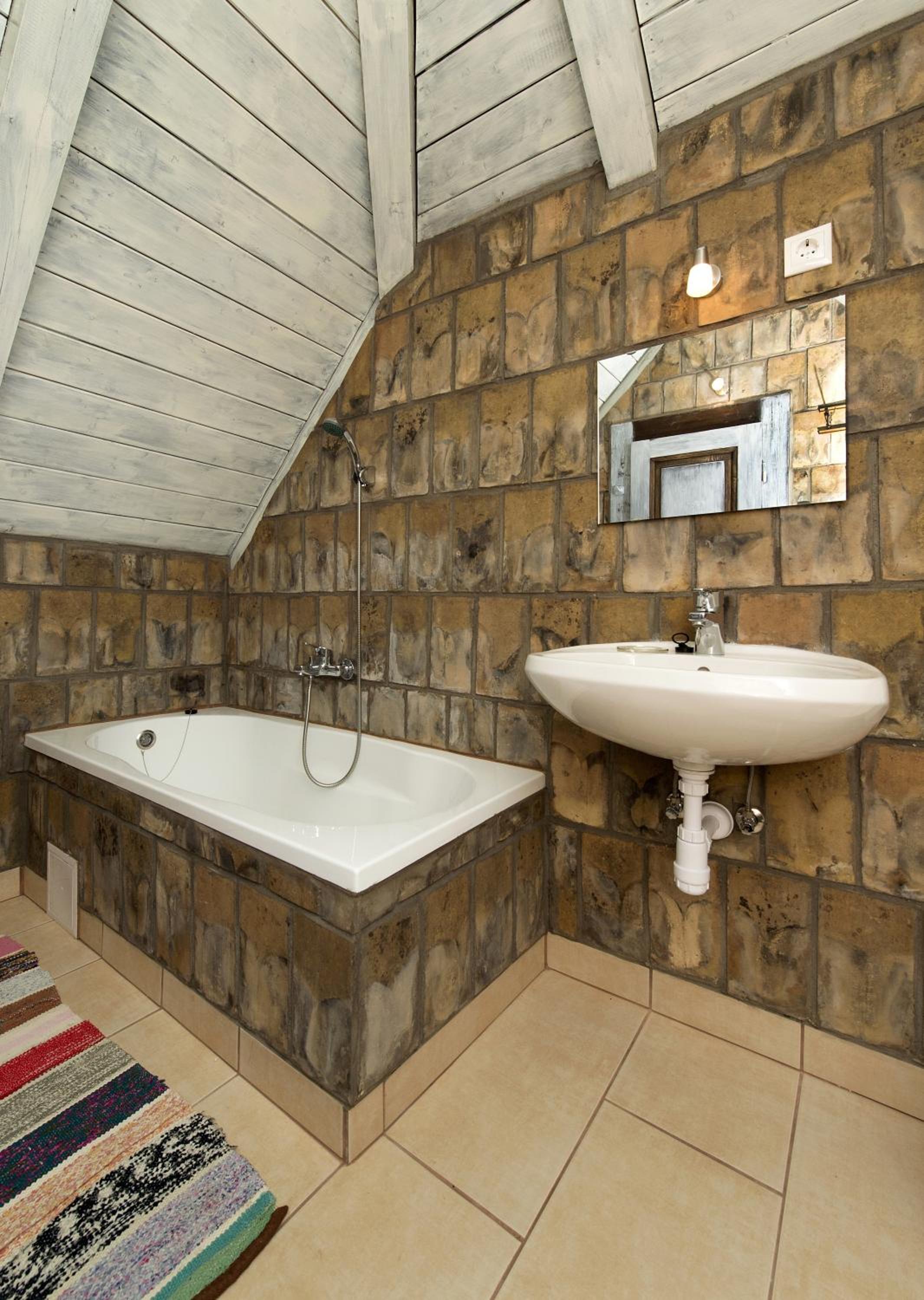 Two-Bedroom House - Photo 6