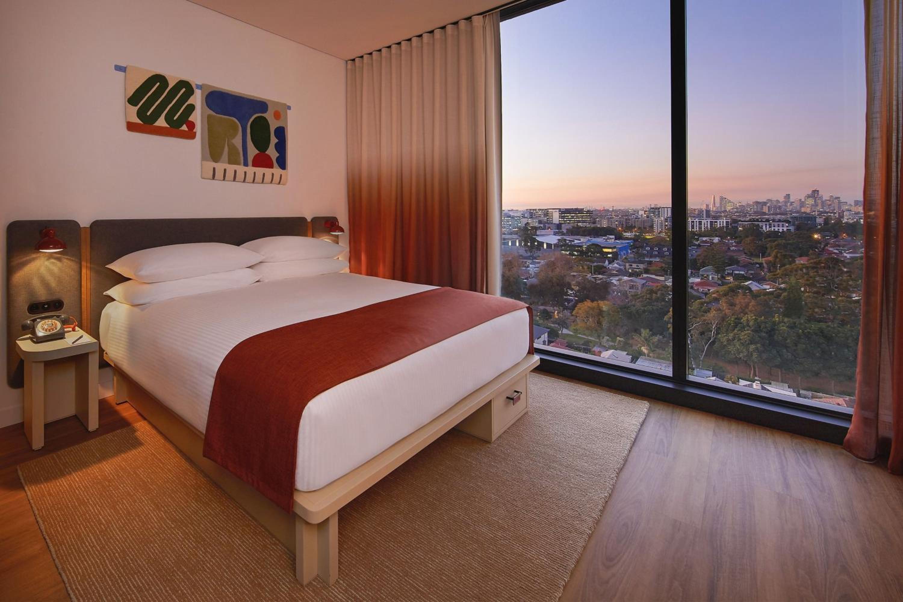 Moxy King Sleeper - High Floor